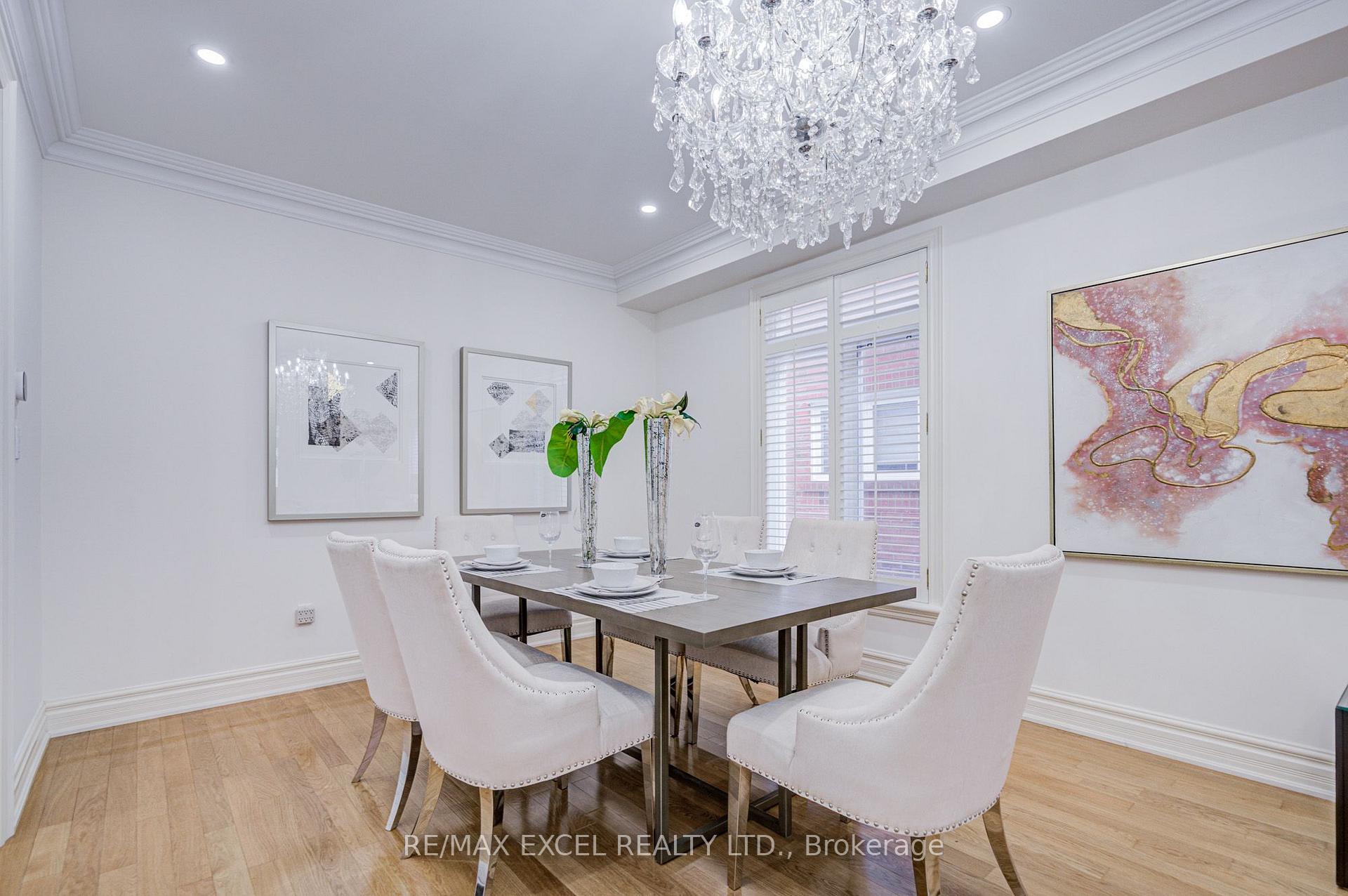 Photo 9 of 31 Pinewood Drive, Vaughan, Crestwood-Springfarm-Yorkhill — HOMEH