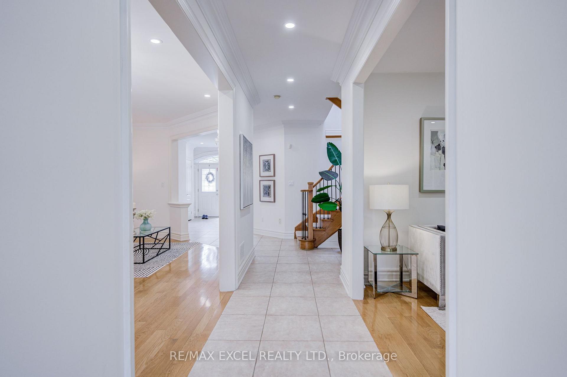 Photo 11 of 31 Pinewood Drive, Vaughan, Crestwood-Springfarm-Yorkhill — HOMEH