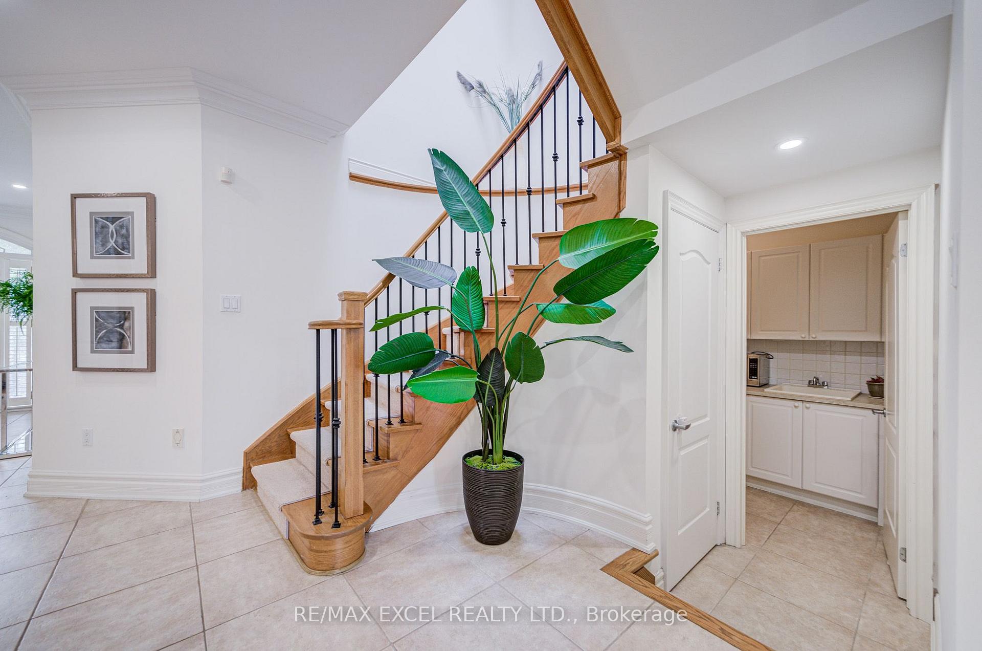 Photo 12 of 31 Pinewood Drive, Vaughan, Crestwood-Springfarm-Yorkhill — HOMEH
