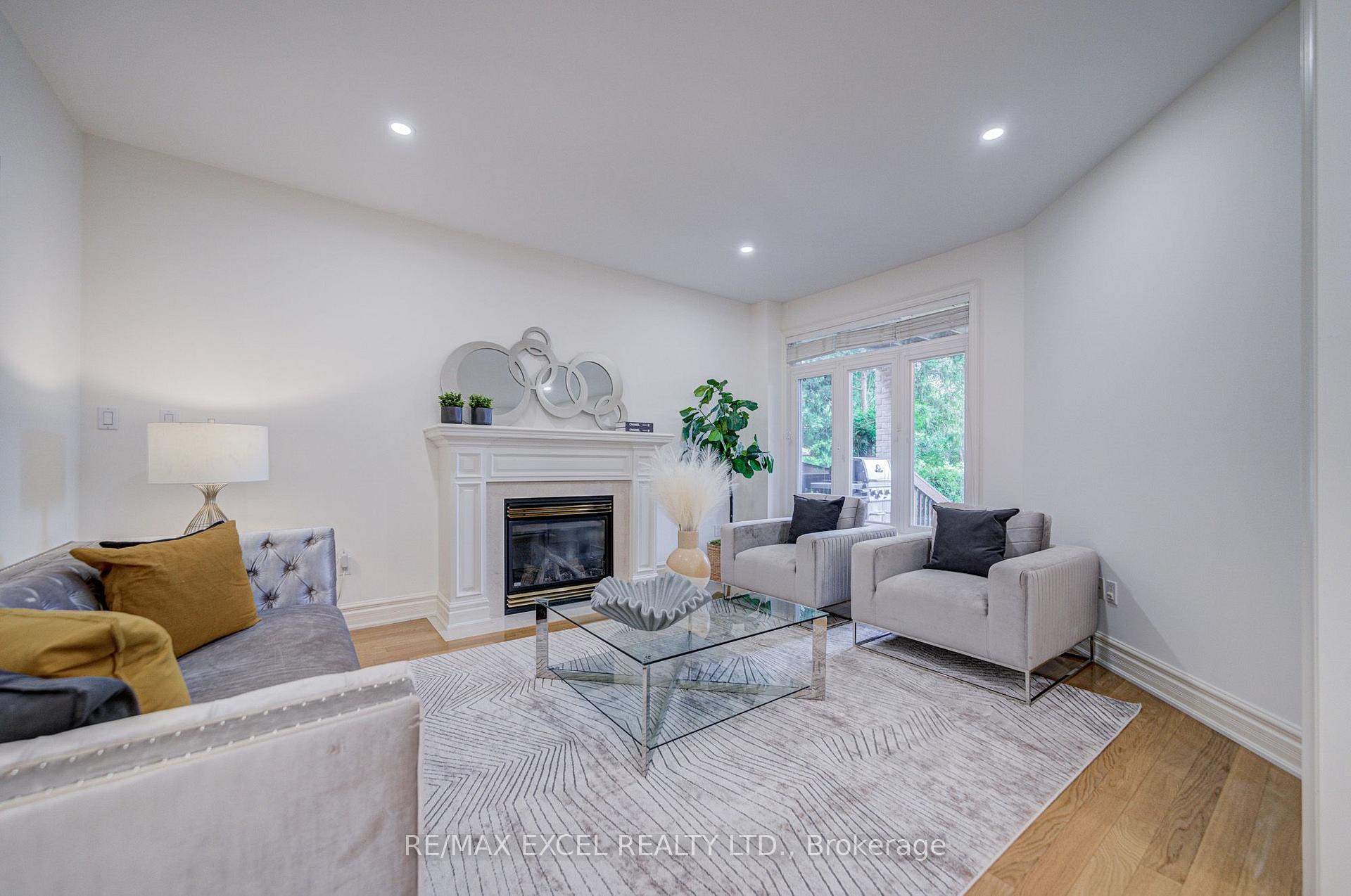 Photo 13 of 31 Pinewood Drive, Vaughan, Crestwood-Springfarm-Yorkhill — HOMEH