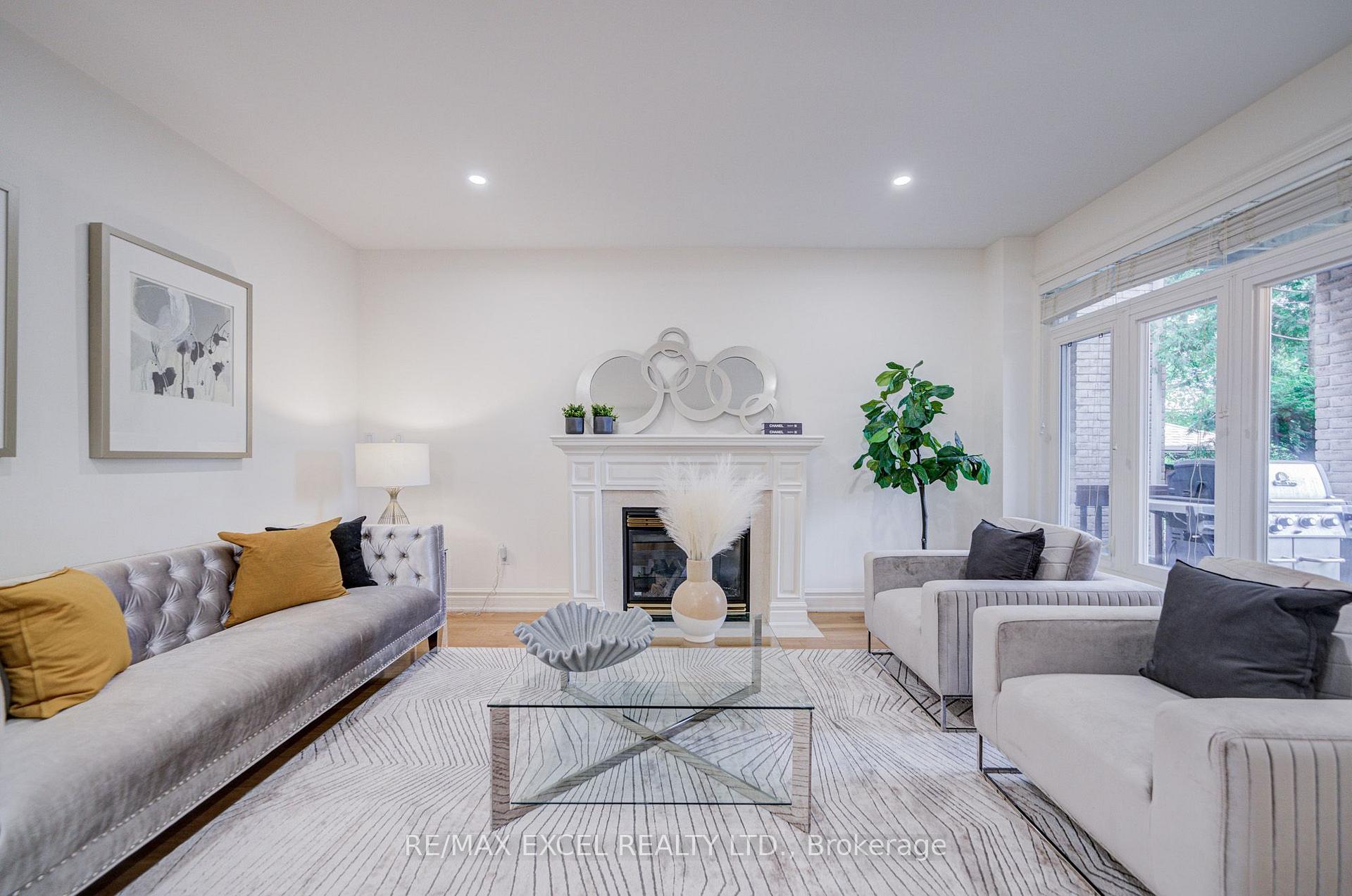 Photo 14 of 31 Pinewood Drive, Vaughan, Crestwood-Springfarm-Yorkhill — HOMEH