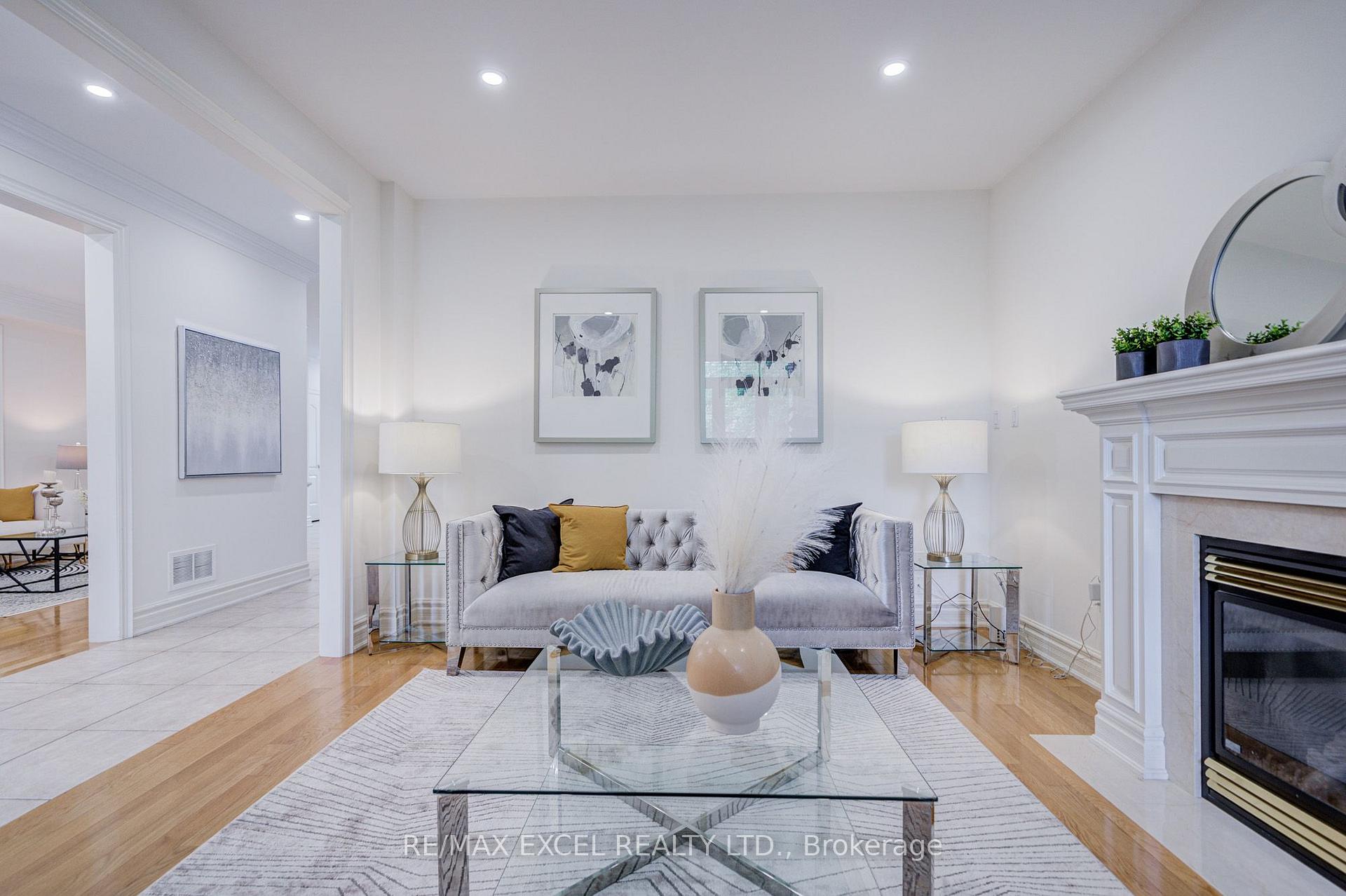 Photo 15 of 31 Pinewood Drive, Vaughan, Crestwood-Springfarm-Yorkhill — HOMEH