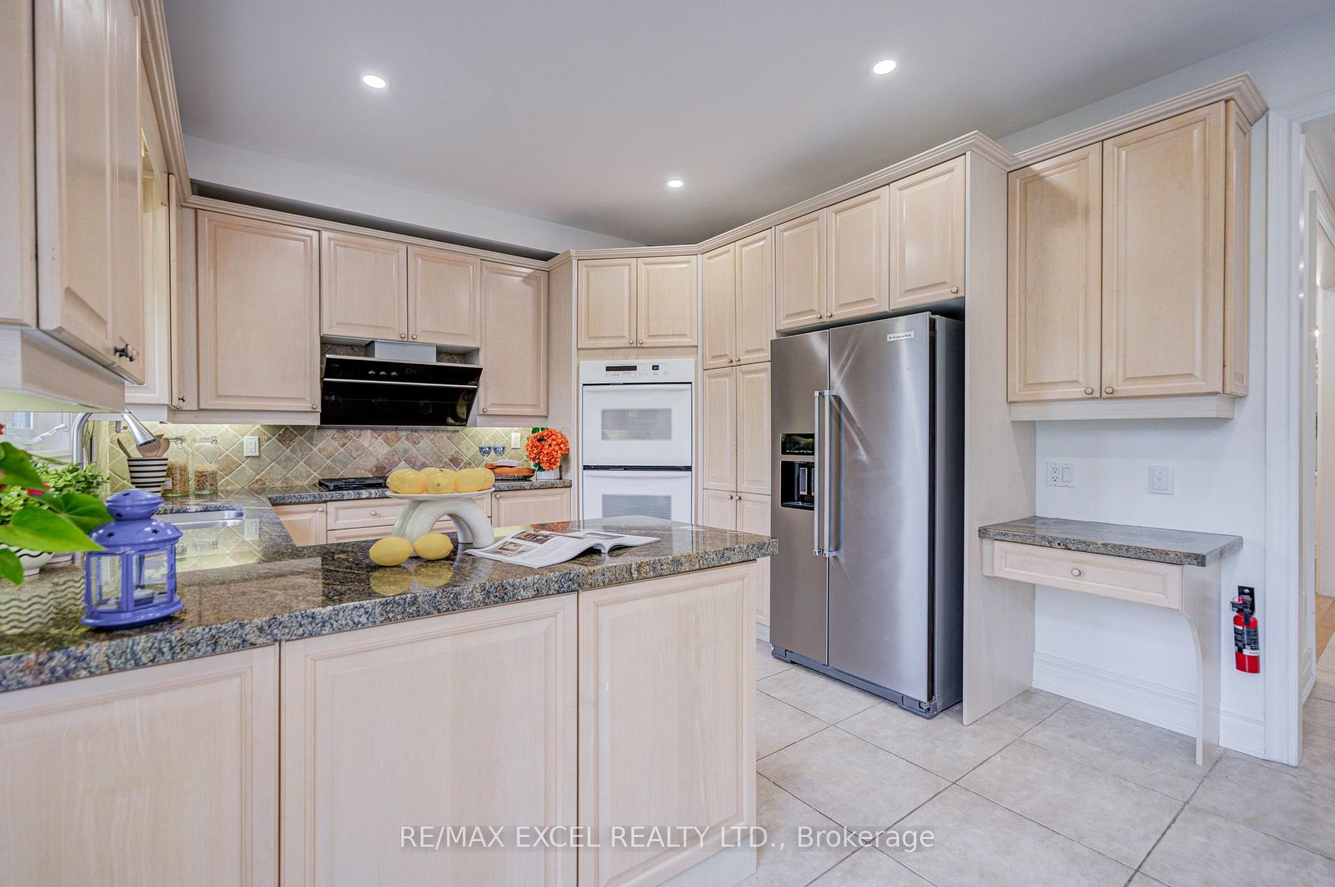 Photo 18 of 31 Pinewood Drive, Vaughan, Crestwood-Springfarm-Yorkhill — HOMEH