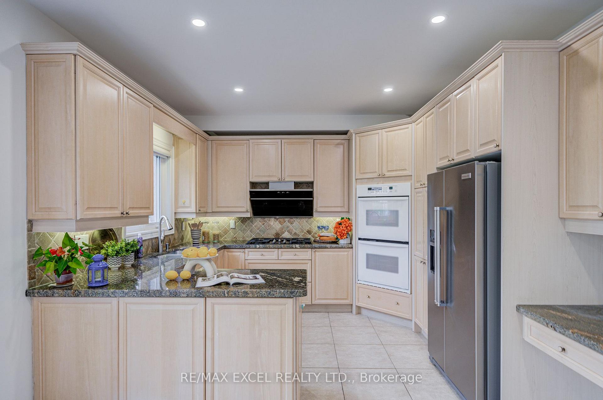 Photo 19 of 31 Pinewood Drive, Vaughan, Crestwood-Springfarm-Yorkhill — HOMEH