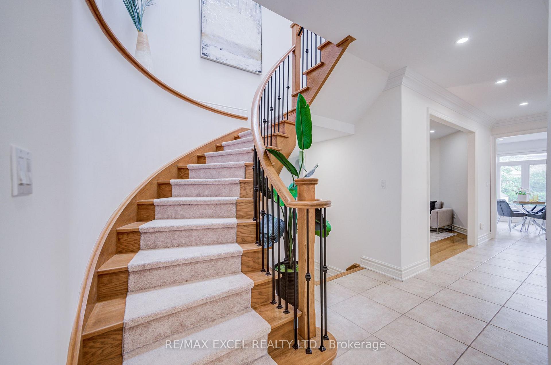 Photo 20 of 31 Pinewood Drive, Vaughan, Crestwood-Springfarm-Yorkhill — HOMEH