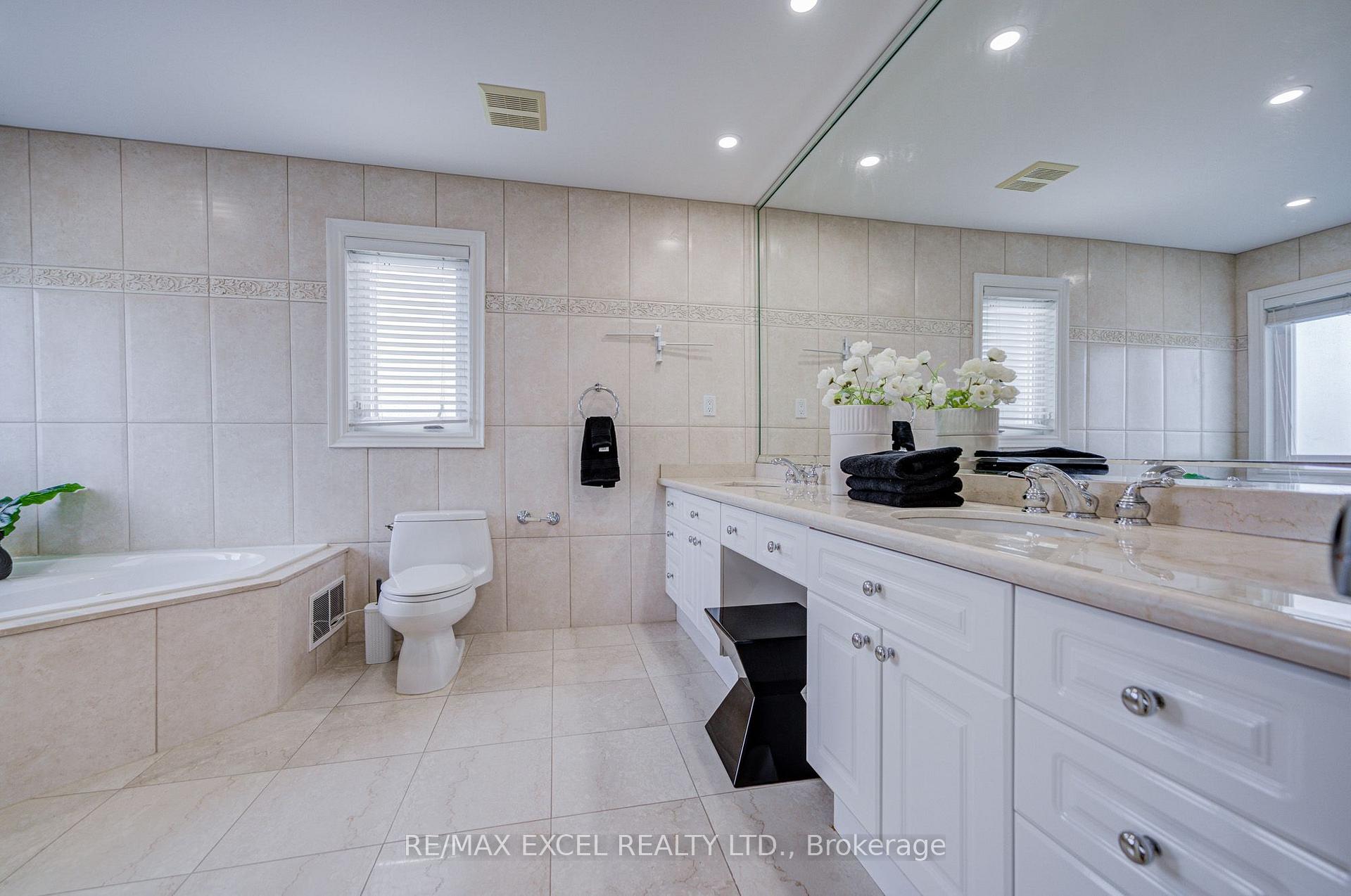 Photo 26 of 31 Pinewood Drive, Vaughan, Crestwood-Springfarm-Yorkhill — HOMEH