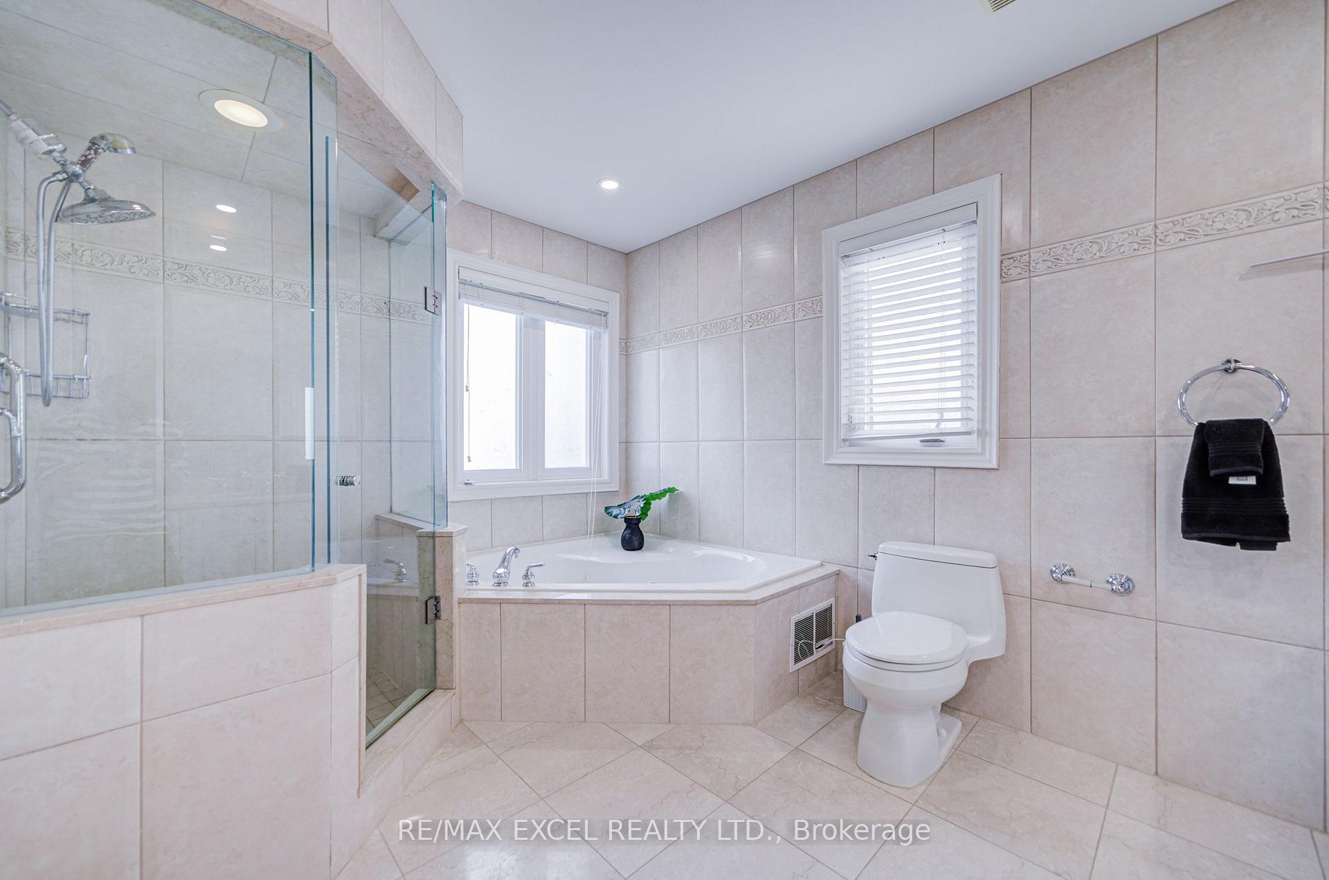 Photo 27 of 31 Pinewood Drive, Vaughan, Crestwood-Springfarm-Yorkhill — HOMEH