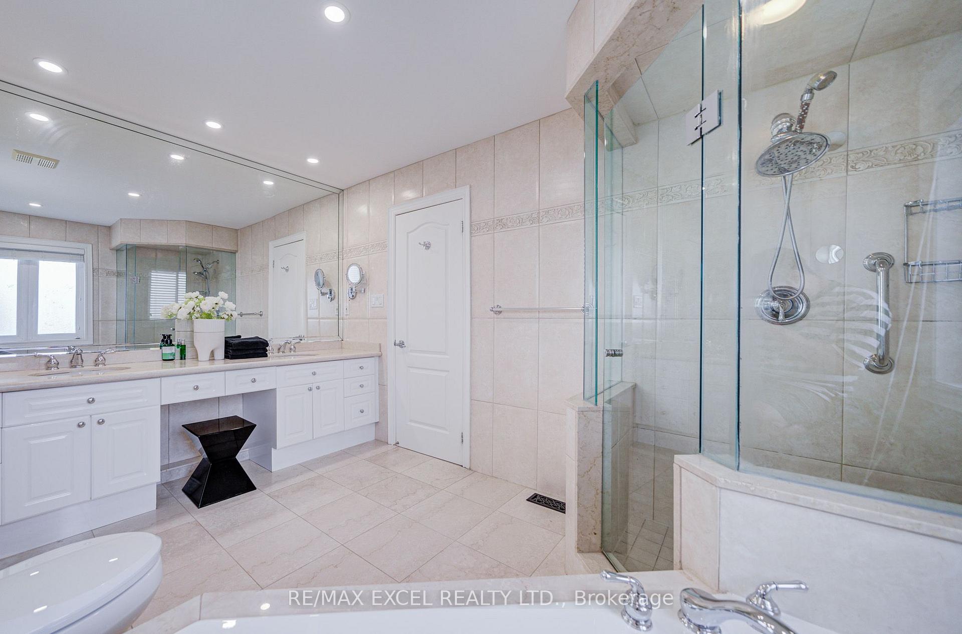 Photo 28 of 31 Pinewood Drive, Vaughan, Crestwood-Springfarm-Yorkhill — HOMEH