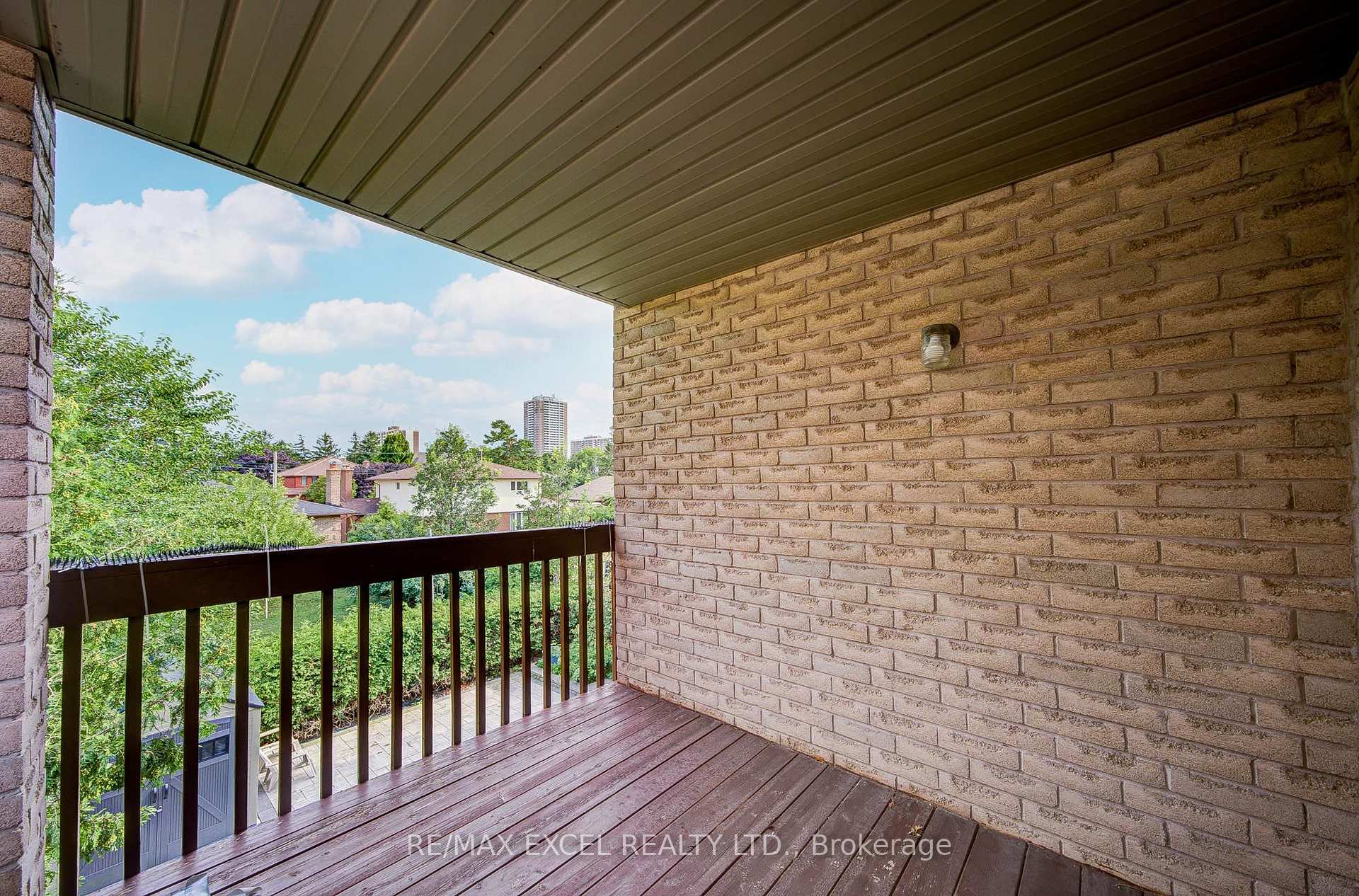 Photo 30 of 31 Pinewood Drive, Vaughan, Crestwood-Springfarm-Yorkhill — HOMEH