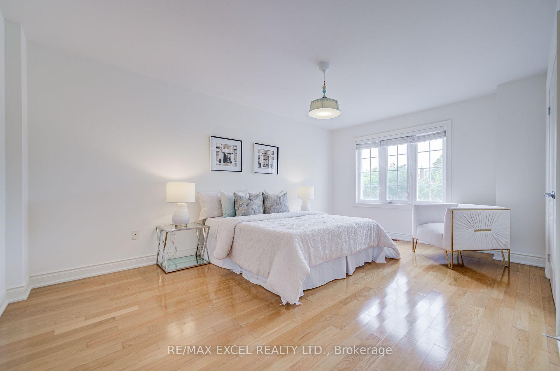 Photo 34 of 31 Pinewood Drive, Vaughan, Crestwood-Springfarm-Yorkhill — HOMEH