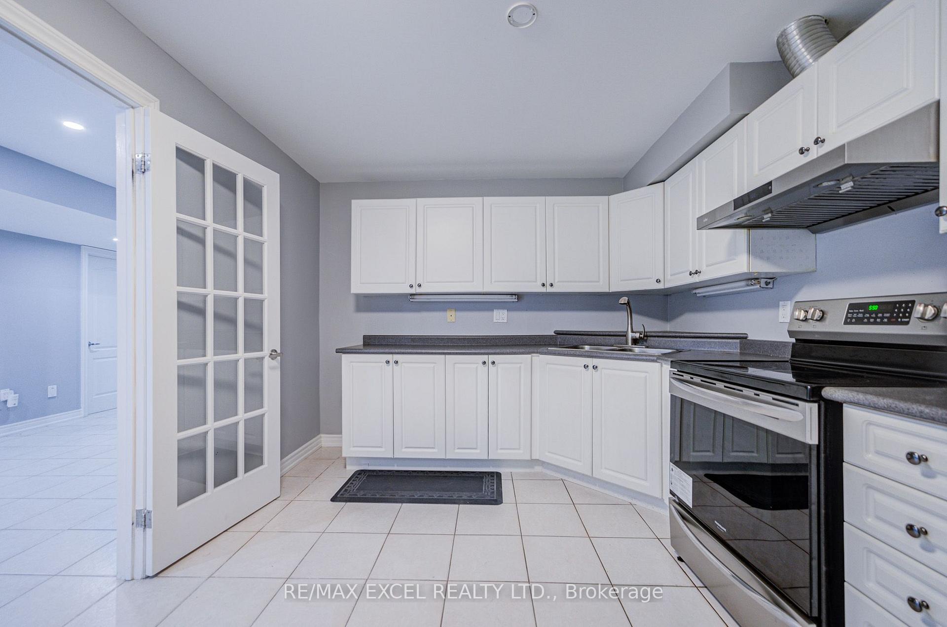 Photo 39 of 31 Pinewood Drive, Vaughan, Crestwood-Springfarm-Yorkhill — HOMEH