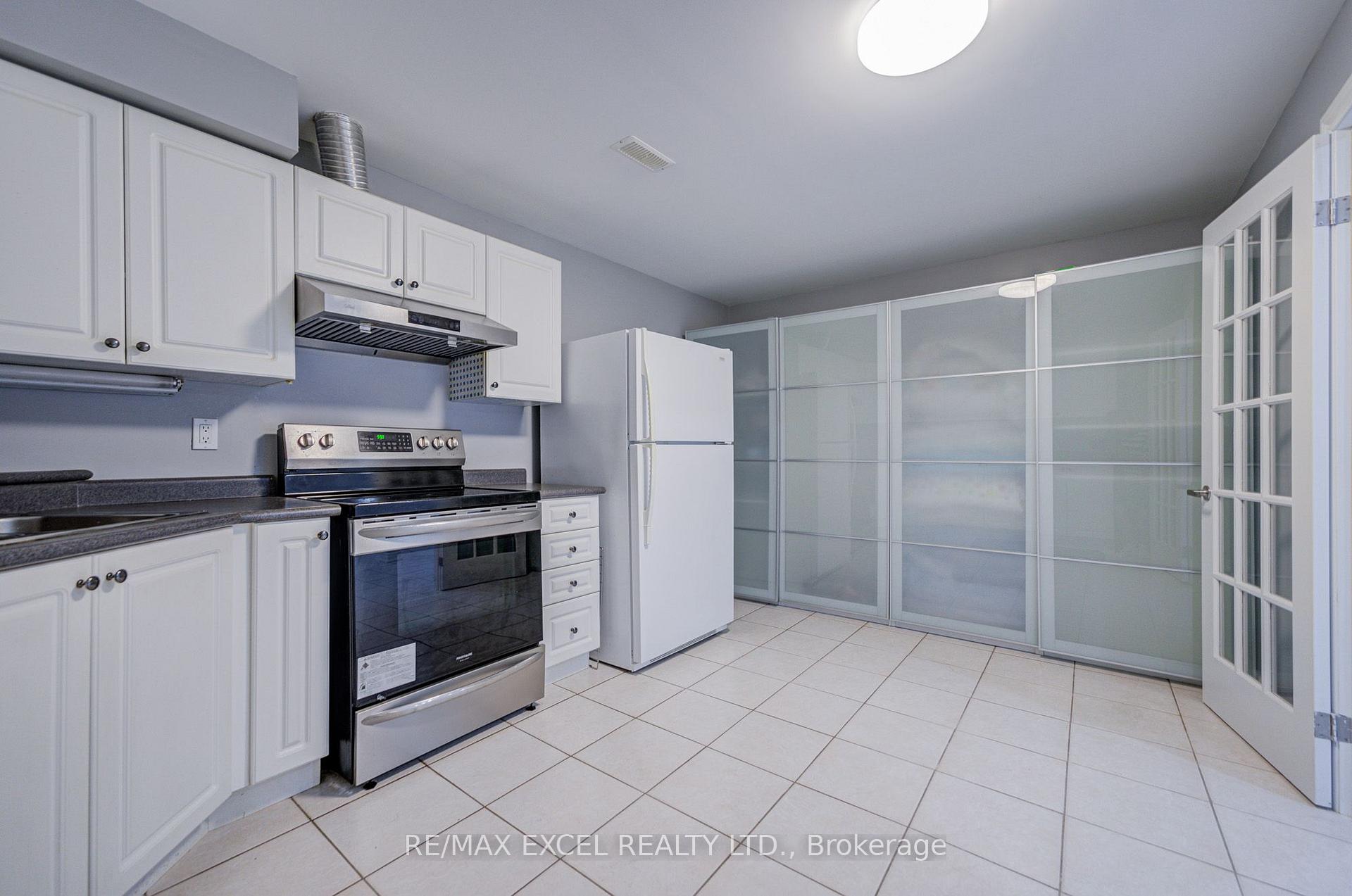 Photo 40 of 31 Pinewood Drive, Vaughan, Crestwood-Springfarm-Yorkhill — HOMEH