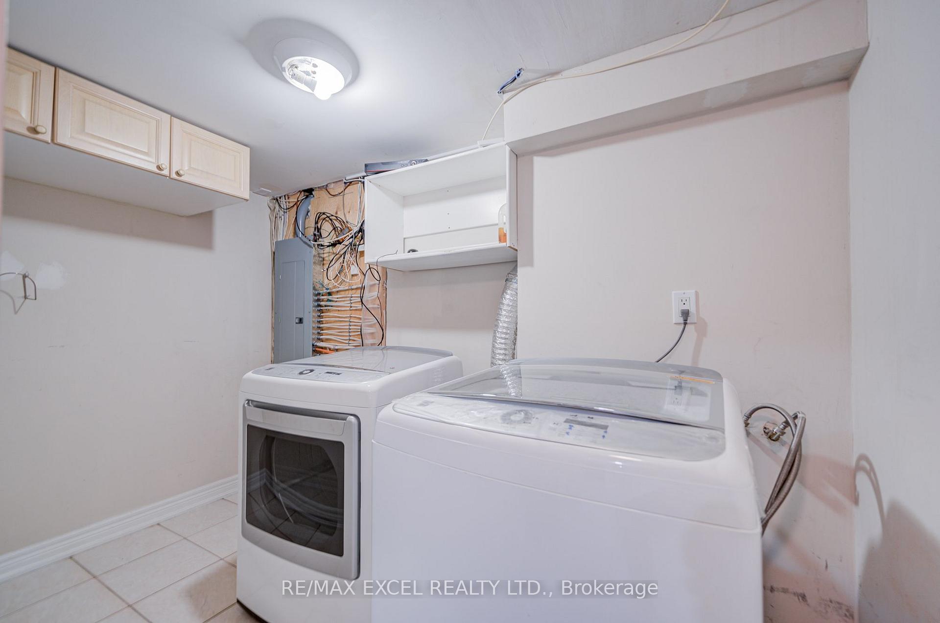 Photo 43 of 31 Pinewood Drive, Vaughan, Crestwood-Springfarm-Yorkhill — HOMEH
