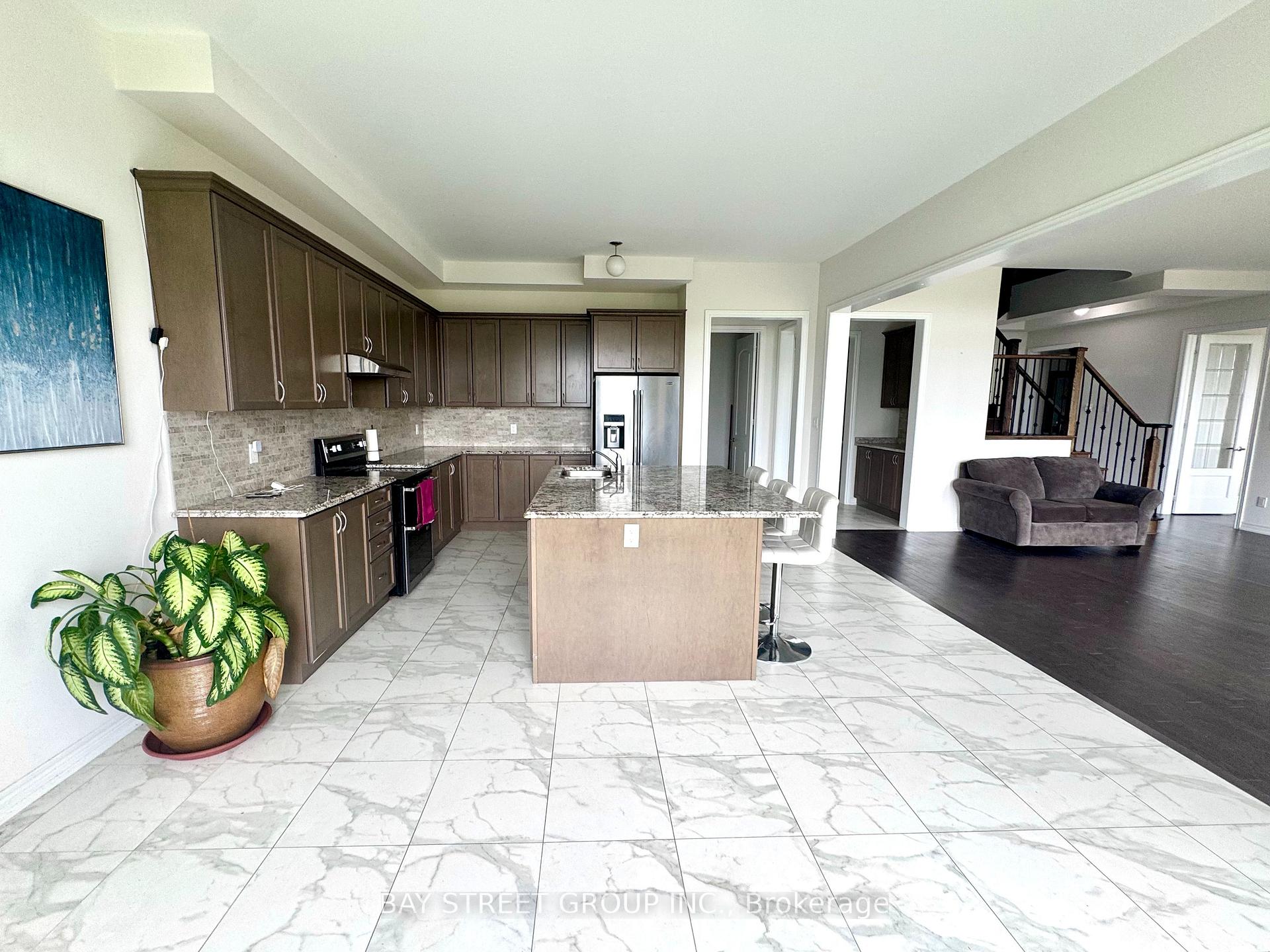 Photo 5 of 1003 Green Street, Innisfil, Lefroy — HOMEH