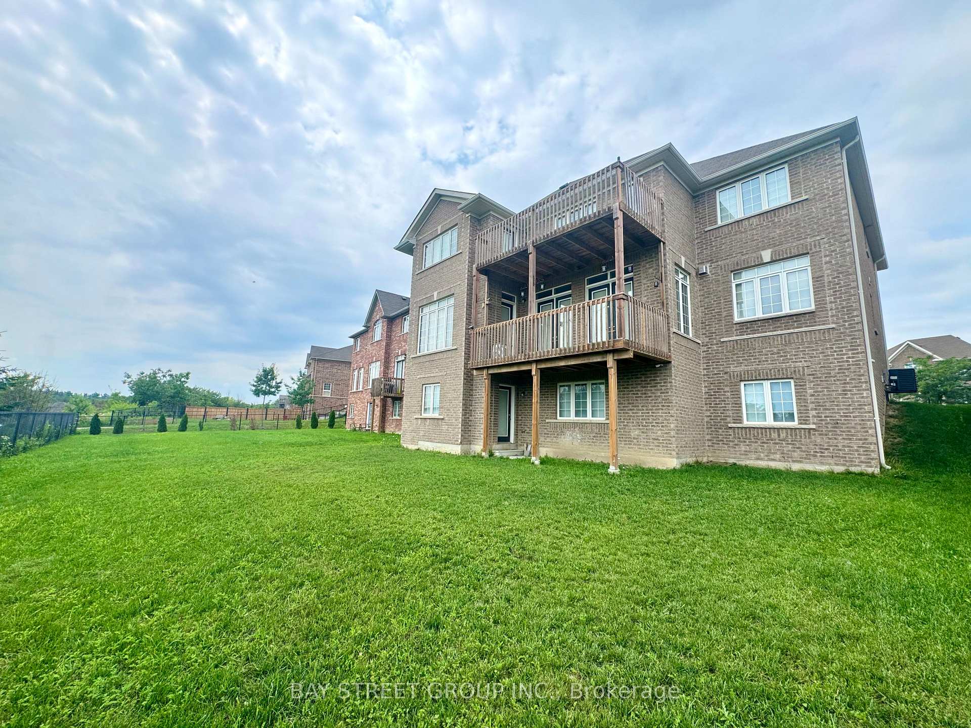 Photo 24 of 1003 Green Street, Innisfil, Lefroy — HOMEH