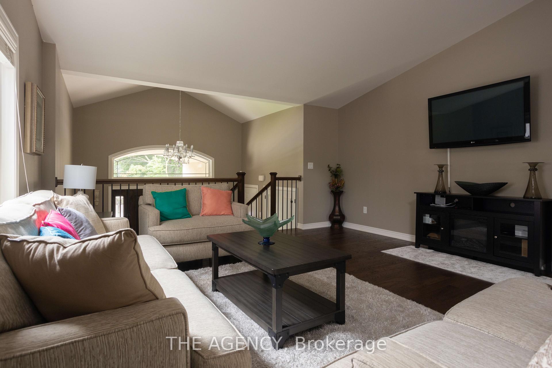 Photo 3 of 6737 Culp Street, Niagara Falls, Dorchester — HOMEH
