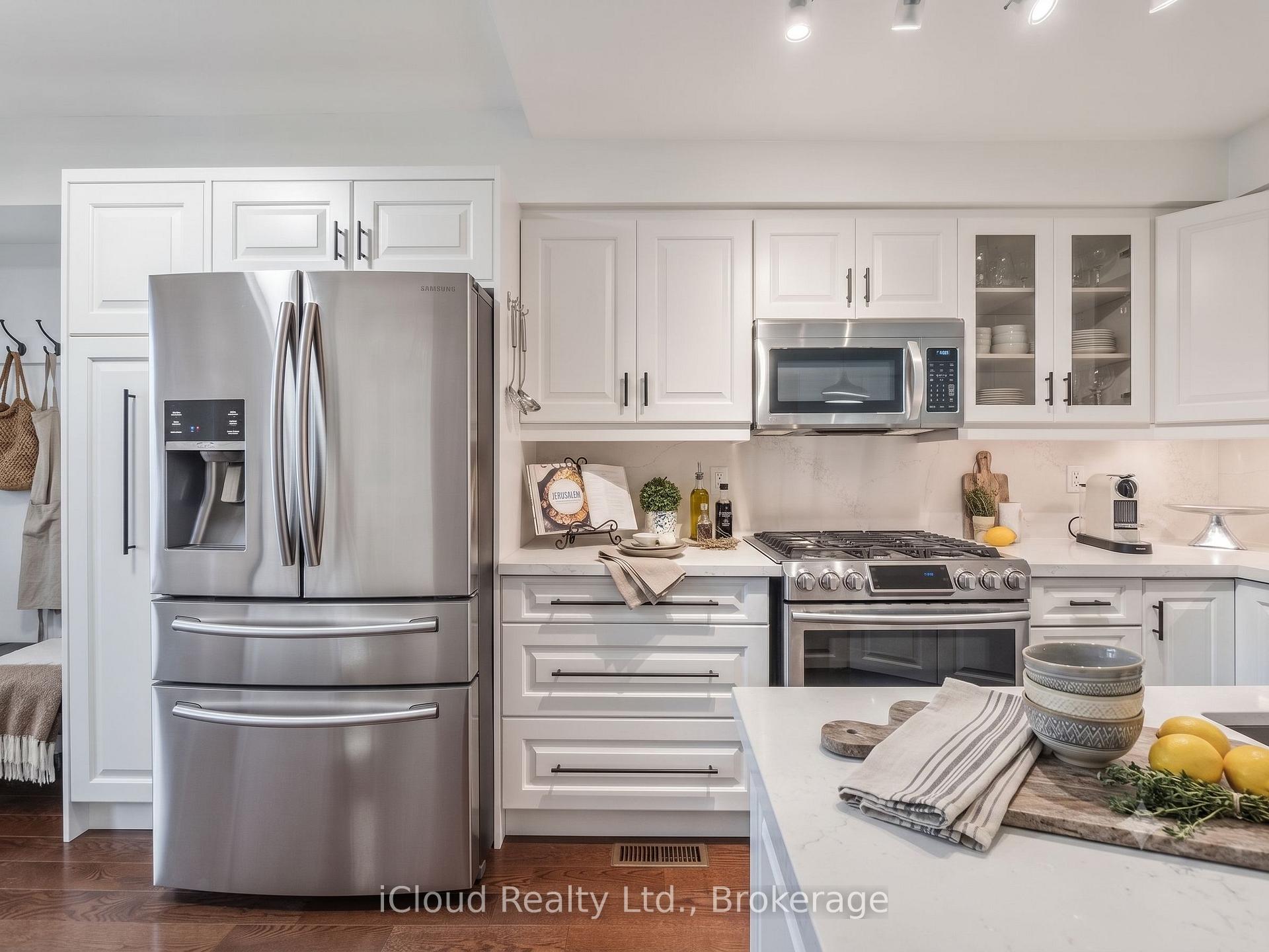 Photo 3 of 110 Glenashton Drive, Oakville, River Oaks — HOMEH