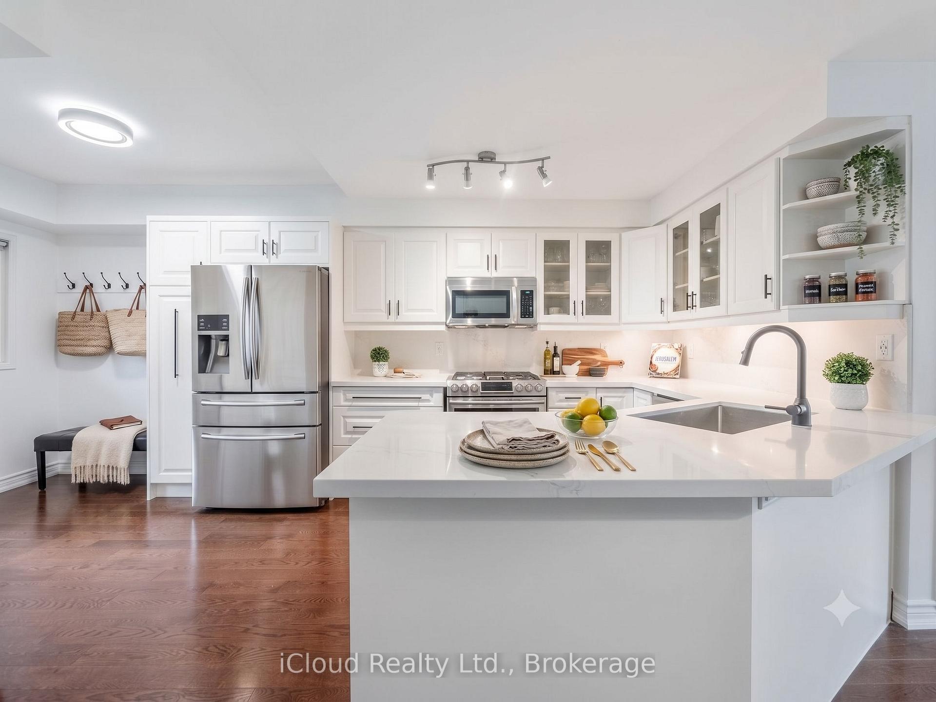 Photo 4 of 110 Glenashton Drive, Oakville, River Oaks — HOMEH