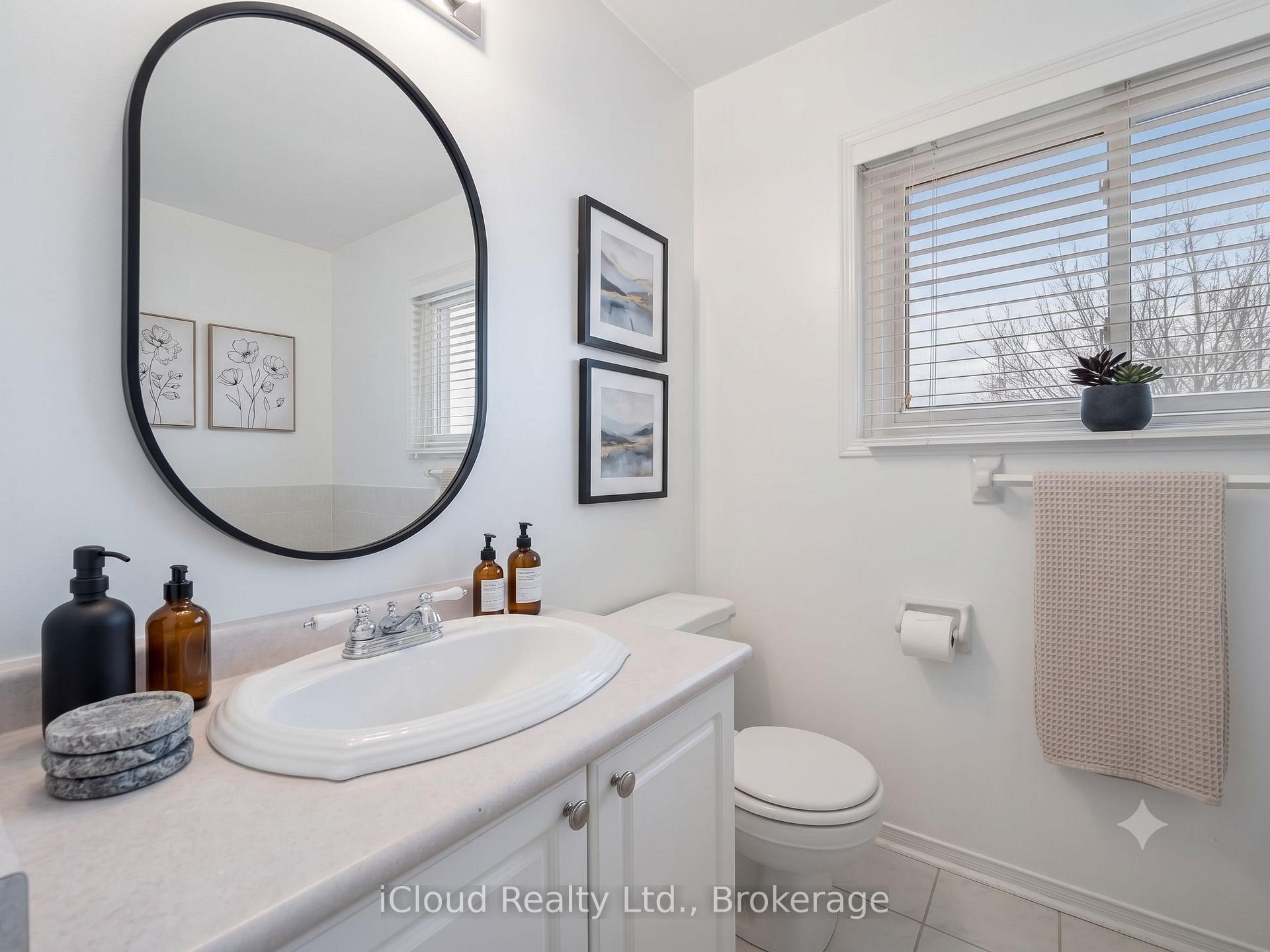 Photo 8 of 110 Glenashton Drive, Oakville, River Oaks — HOMEH