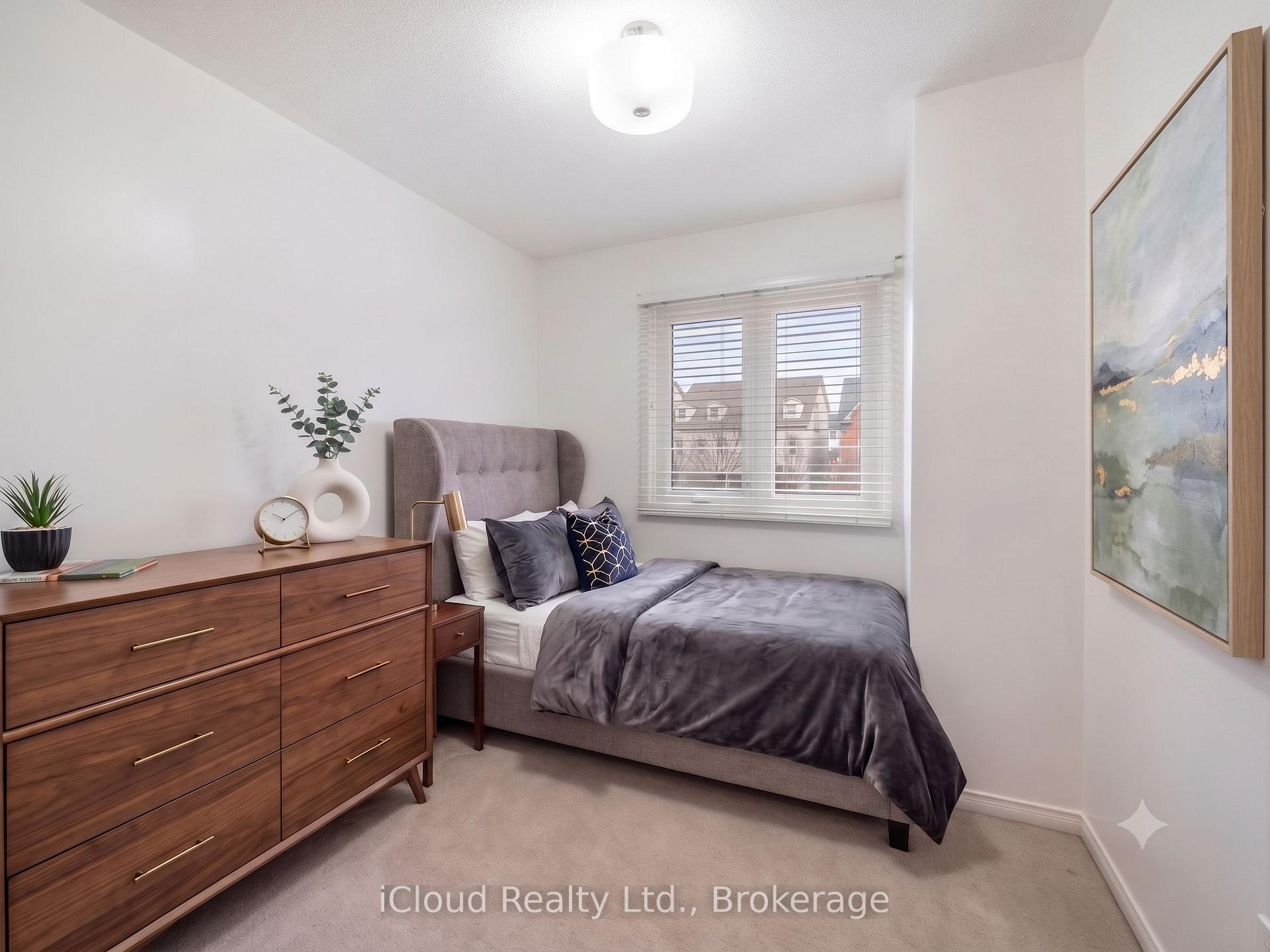 Photo 10 of 110 Glenashton Drive, Oakville, River Oaks — HOMEH