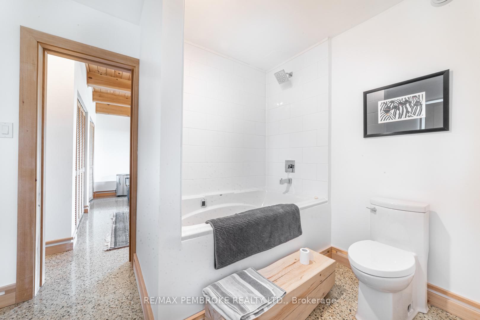 Photo 16 of 102 Rantz Road, Petawawa, Petawawa — HOMEH