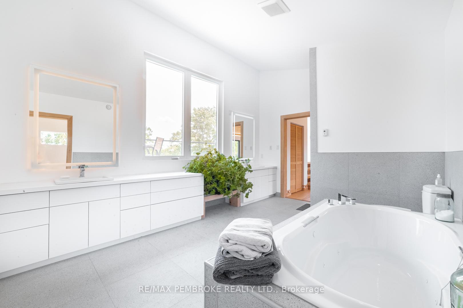 Photo 22 of 102 Rantz Road, Petawawa, Petawawa — HOMEH