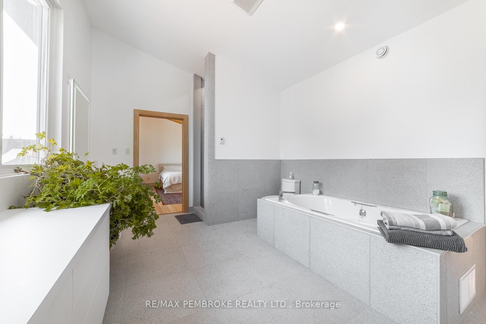 Photo 23 of 102 Rantz Road, Petawawa, Petawawa — HOMEH