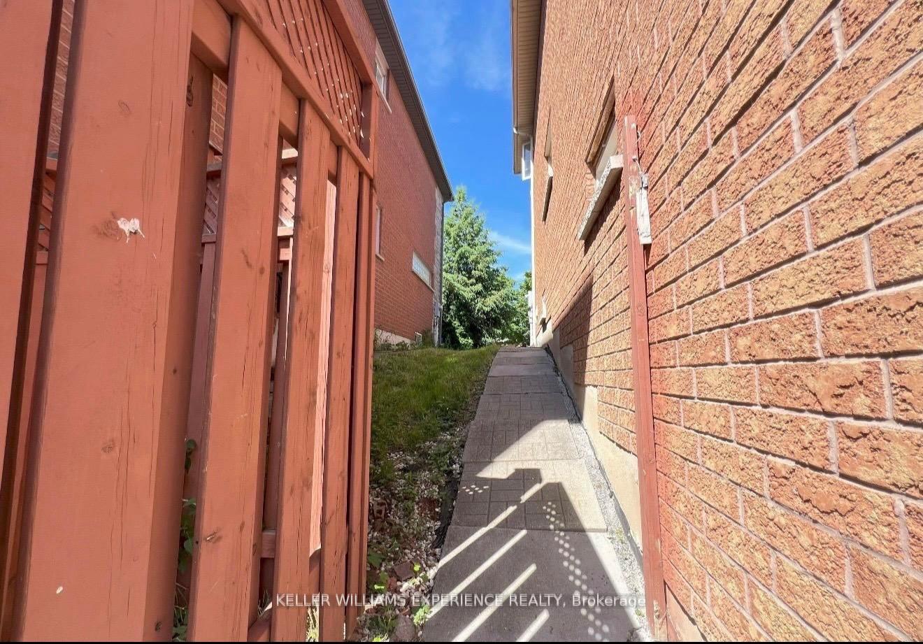 Photo 10 of Unit BSMT, 44 Alpine Crescent, Richmond Hill, Rouge Woods — HOMEH