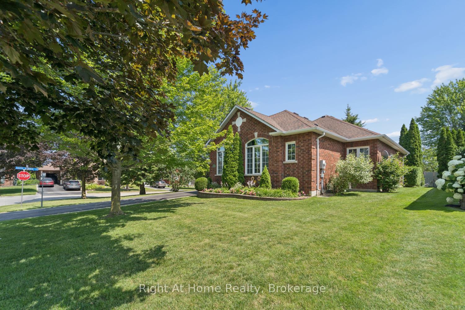 Photo 1 of 4 Candlelight Court, Scugog, Port Perry — HOMEH