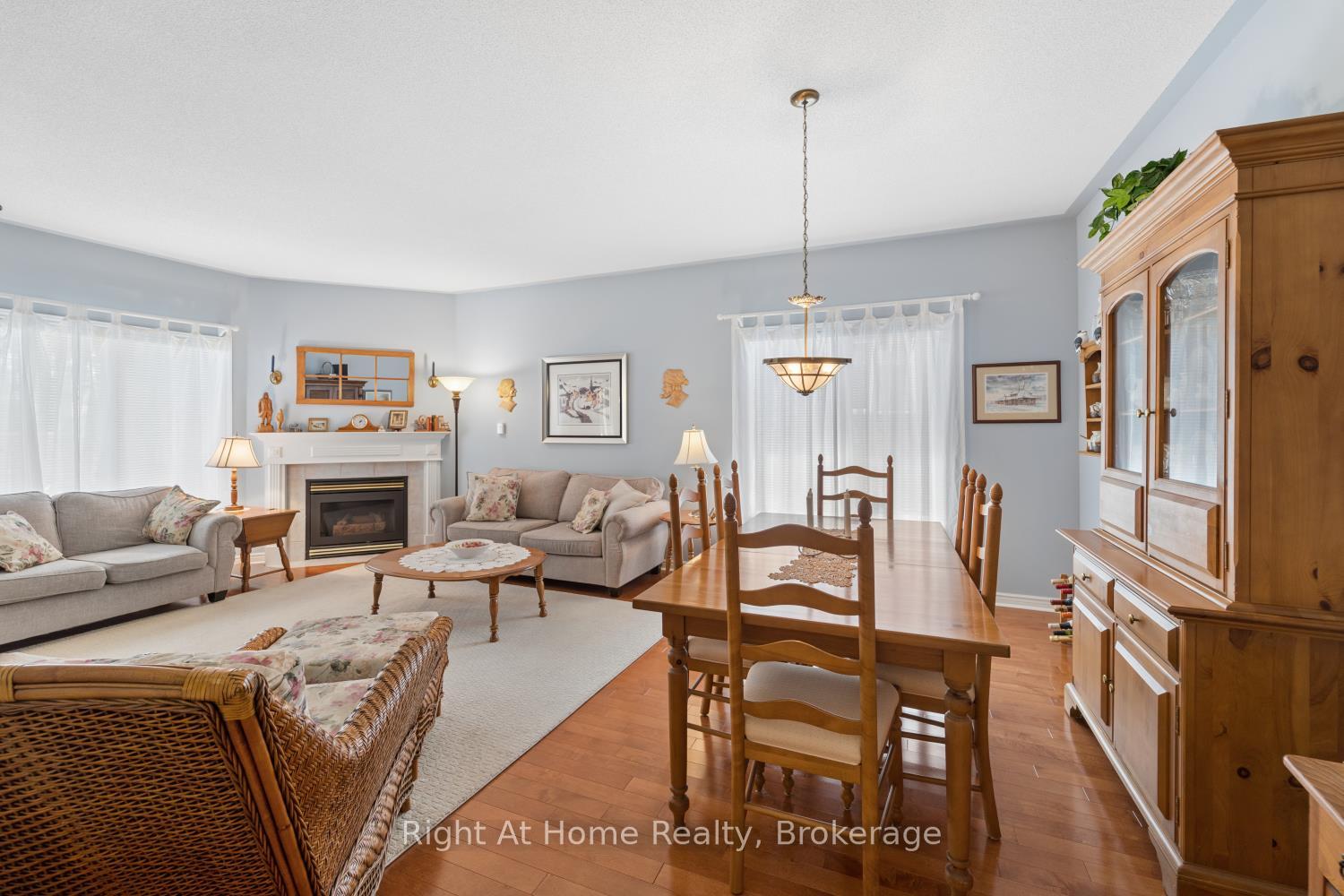 Photo 11 of 4 Candlelight Court, Scugog, Port Perry — HOMEH