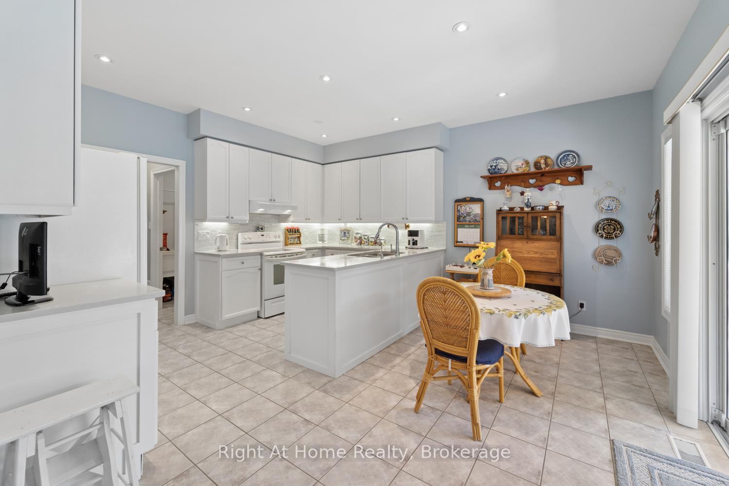 Photo 15 of 4 Candlelight Court, Scugog, Port Perry — HOMEH