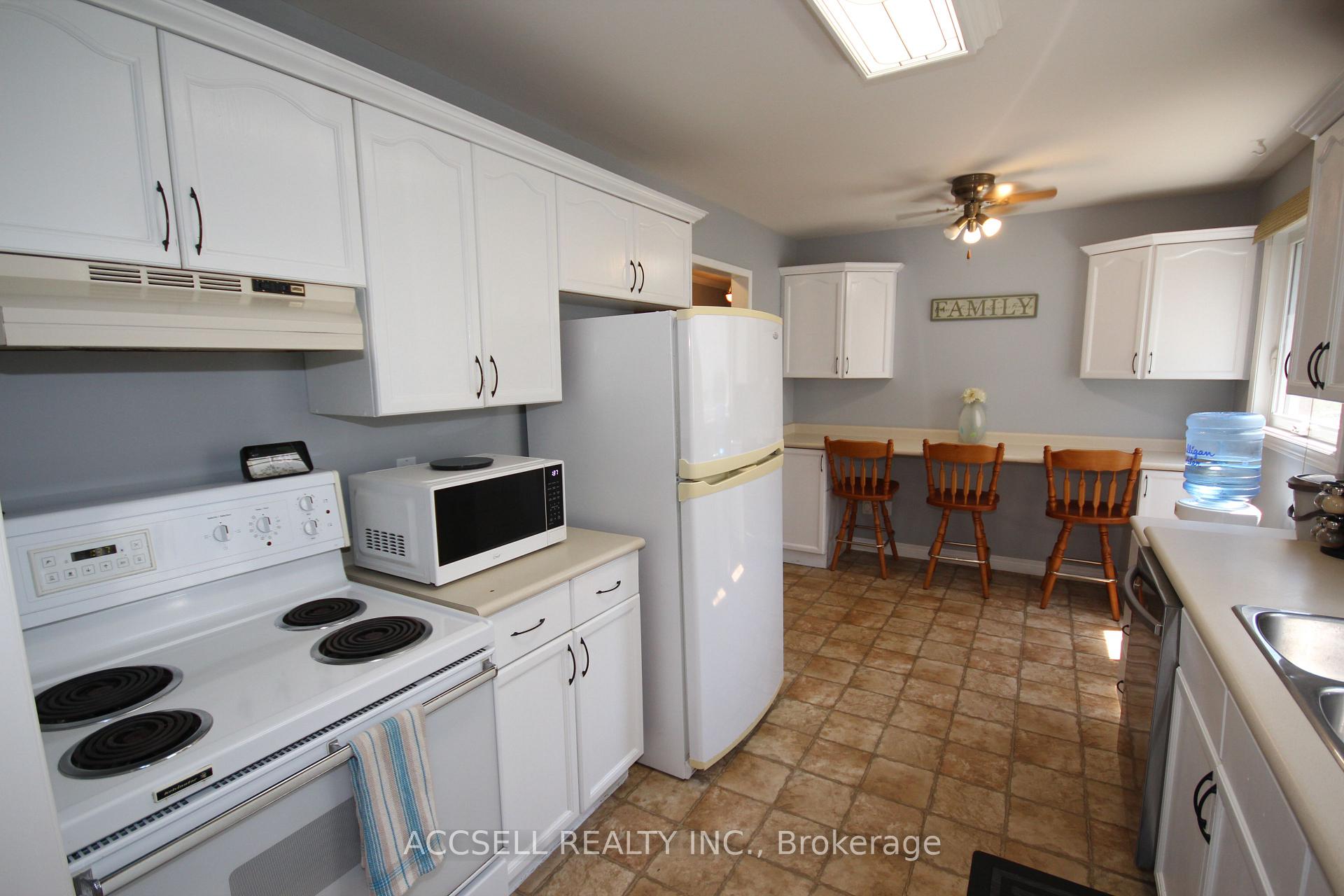 Photo 5 of 877 Shelborne Street, London, South J — HOMEH