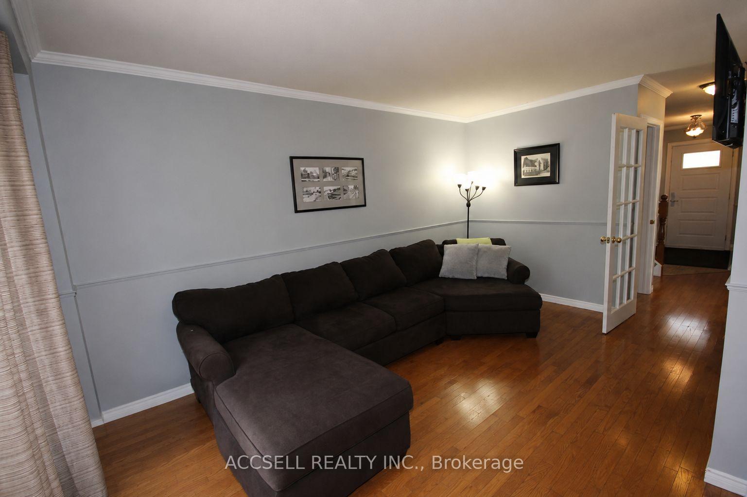 Photo 7 of 877 Shelborne Street, London, South J — HOMEH