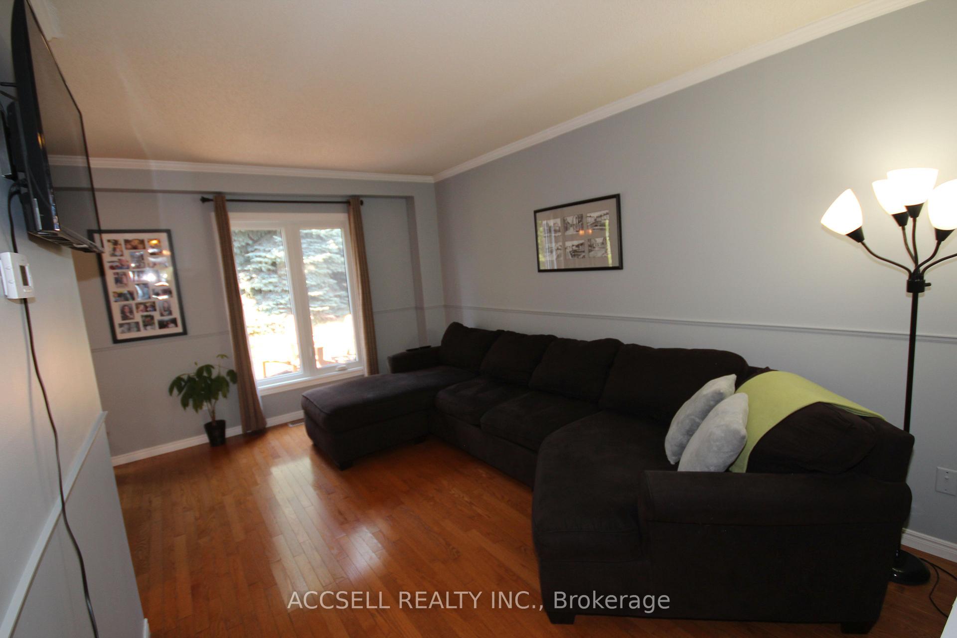 Photo 8 of 877 Shelborne Street, London, South J — HOMEH