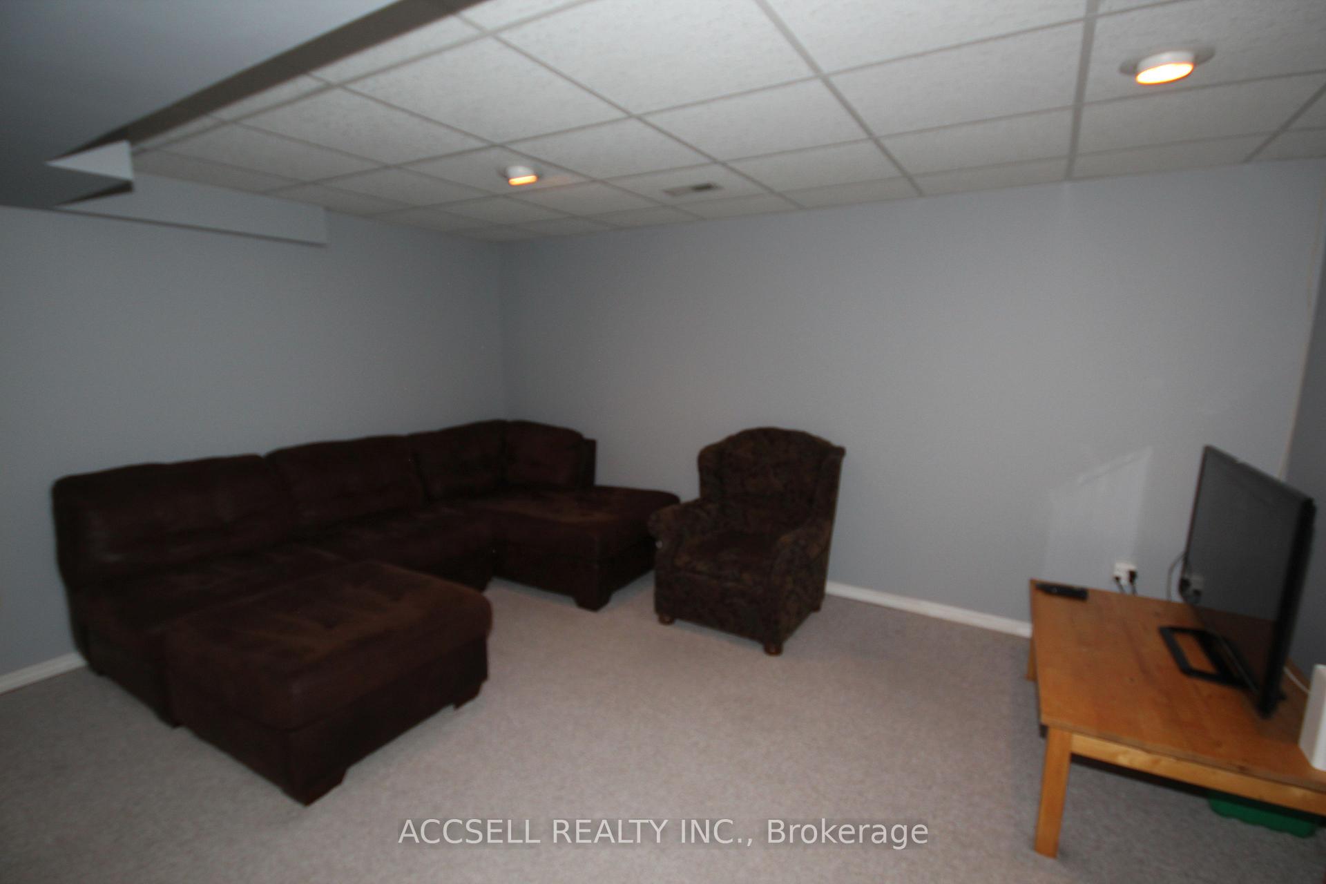 Photo 16 of 877 Shelborne Street, London, South J — HOMEH