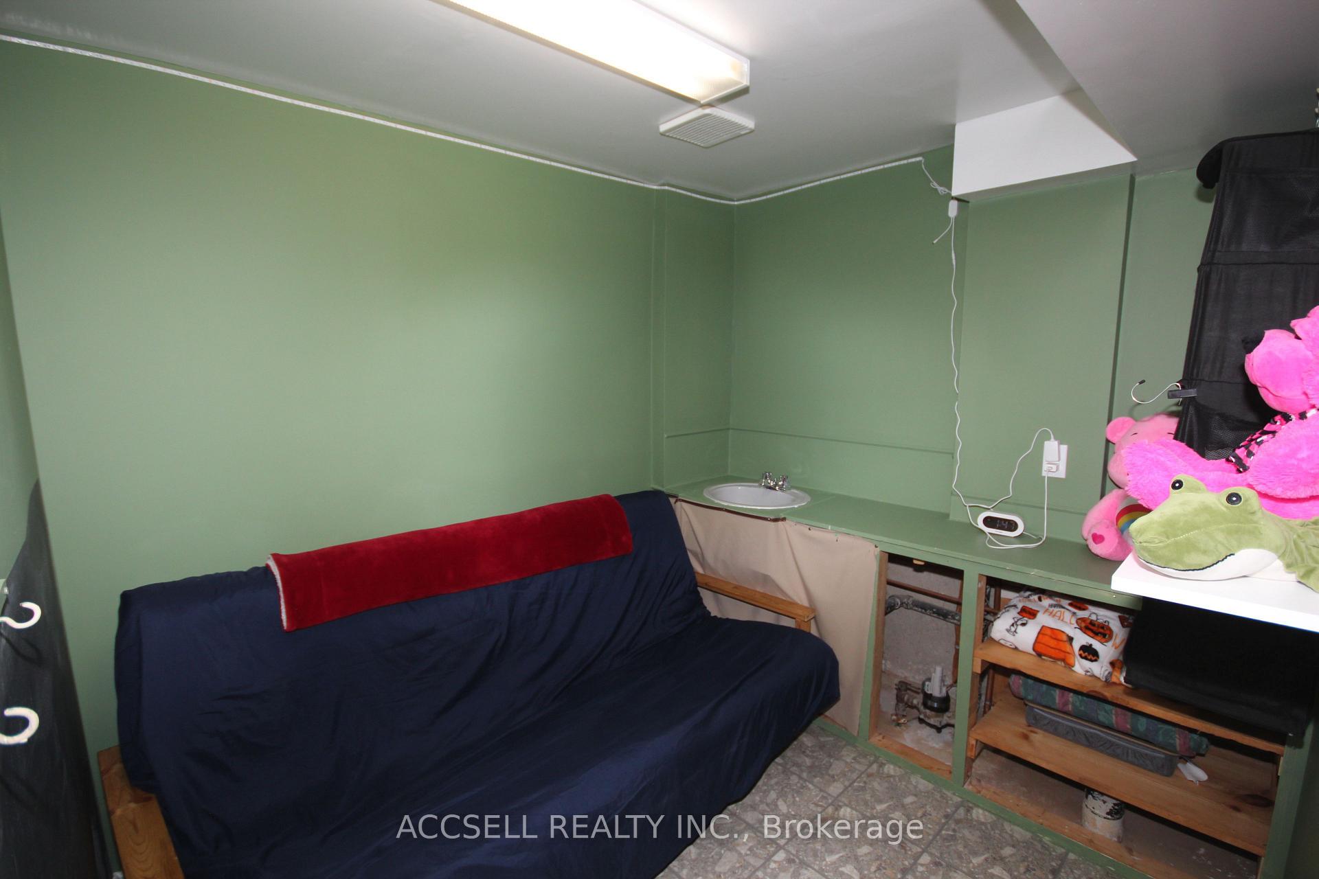 Photo 18 of 877 Shelborne Street, London, South J — HOMEH