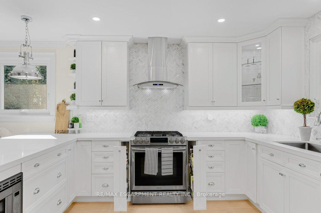Photo 11 of 1482 Epping Road, Burlington, Palmer — HOMEH