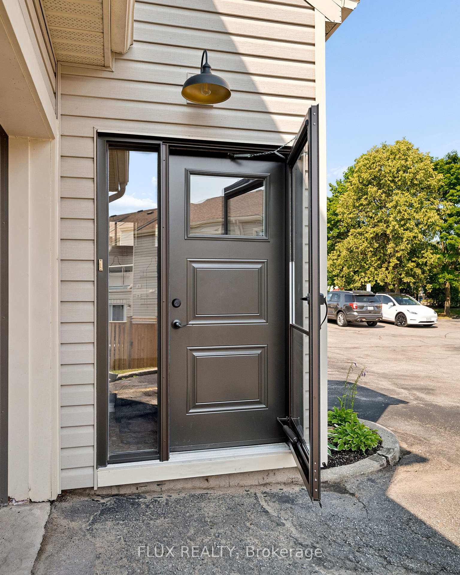 Photo 4 of Unit 20, 337 Kingswood Drive, Kitchener, Alpine — HOMEH