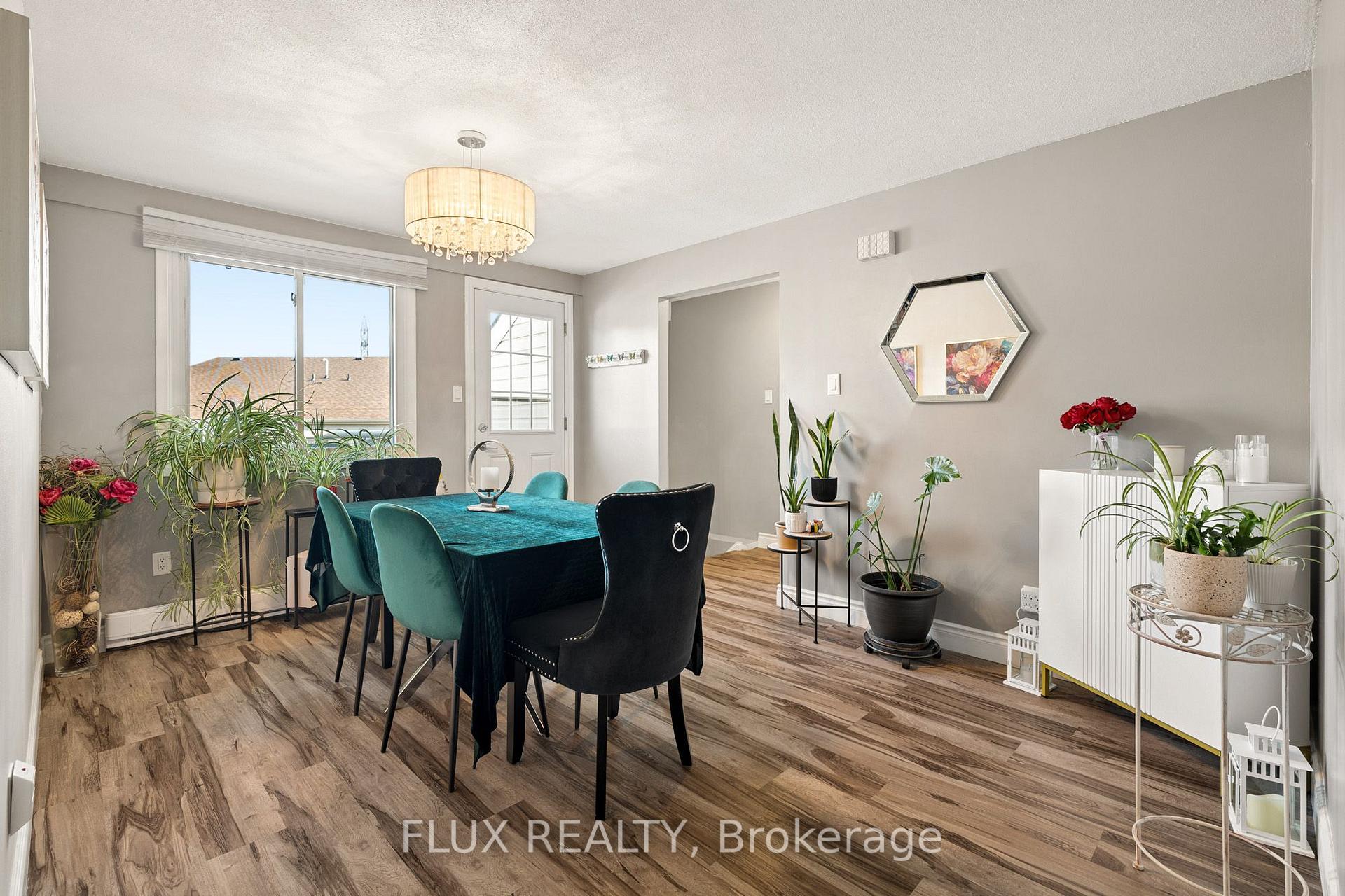 Photo 5 of Unit 20, 337 Kingswood Drive, Kitchener, Alpine — HOMEH