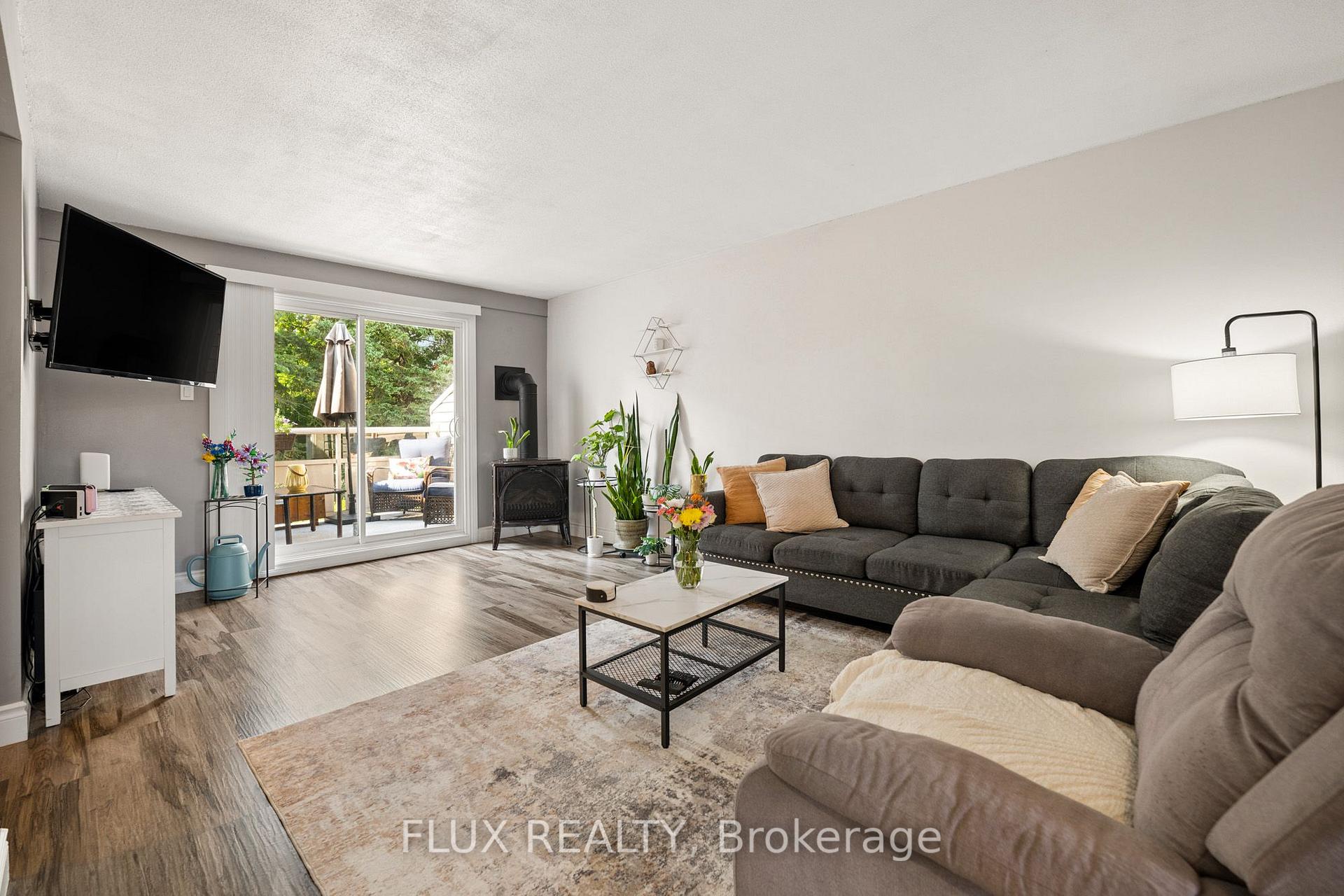 Photo 9 of Unit 20, 337 Kingswood Drive, Kitchener, Alpine — HOMEH