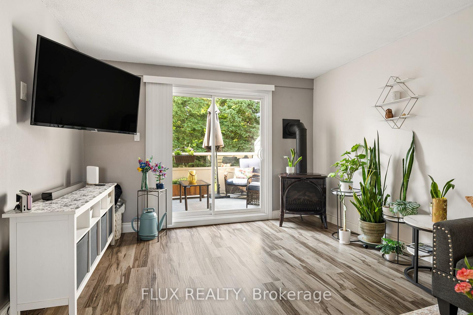 Photo 11 of Unit 20, 337 Kingswood Drive, Kitchener, Alpine — HOMEH