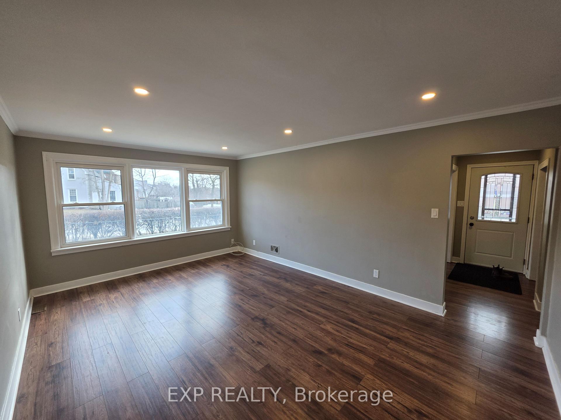 Photo 4 of 456 Cordach Crescent, Peterborough, Town Ward 3 — HOMEH