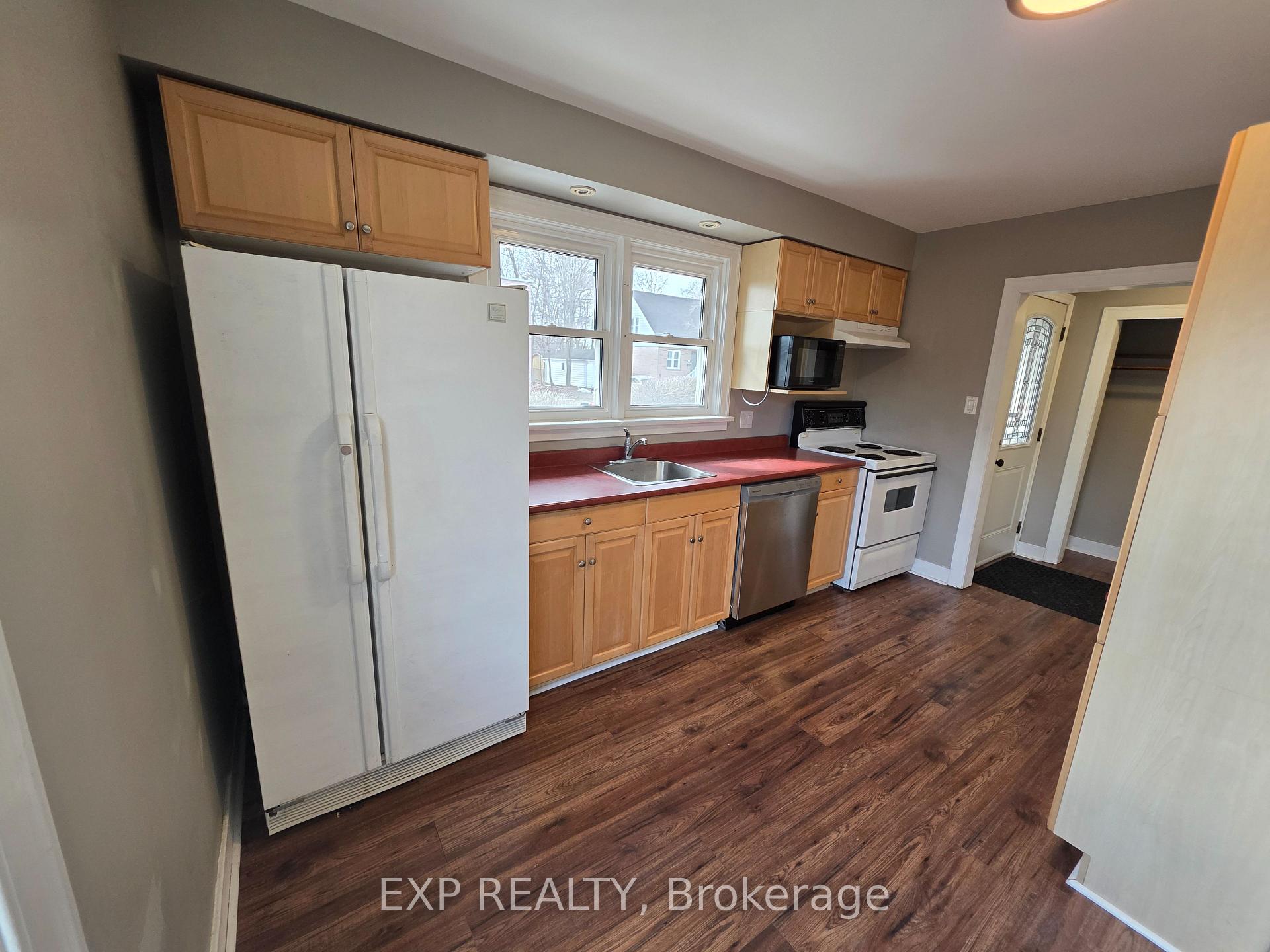 Photo 8 of 456 Cordach Crescent, Peterborough, Town Ward 3 — HOMEH