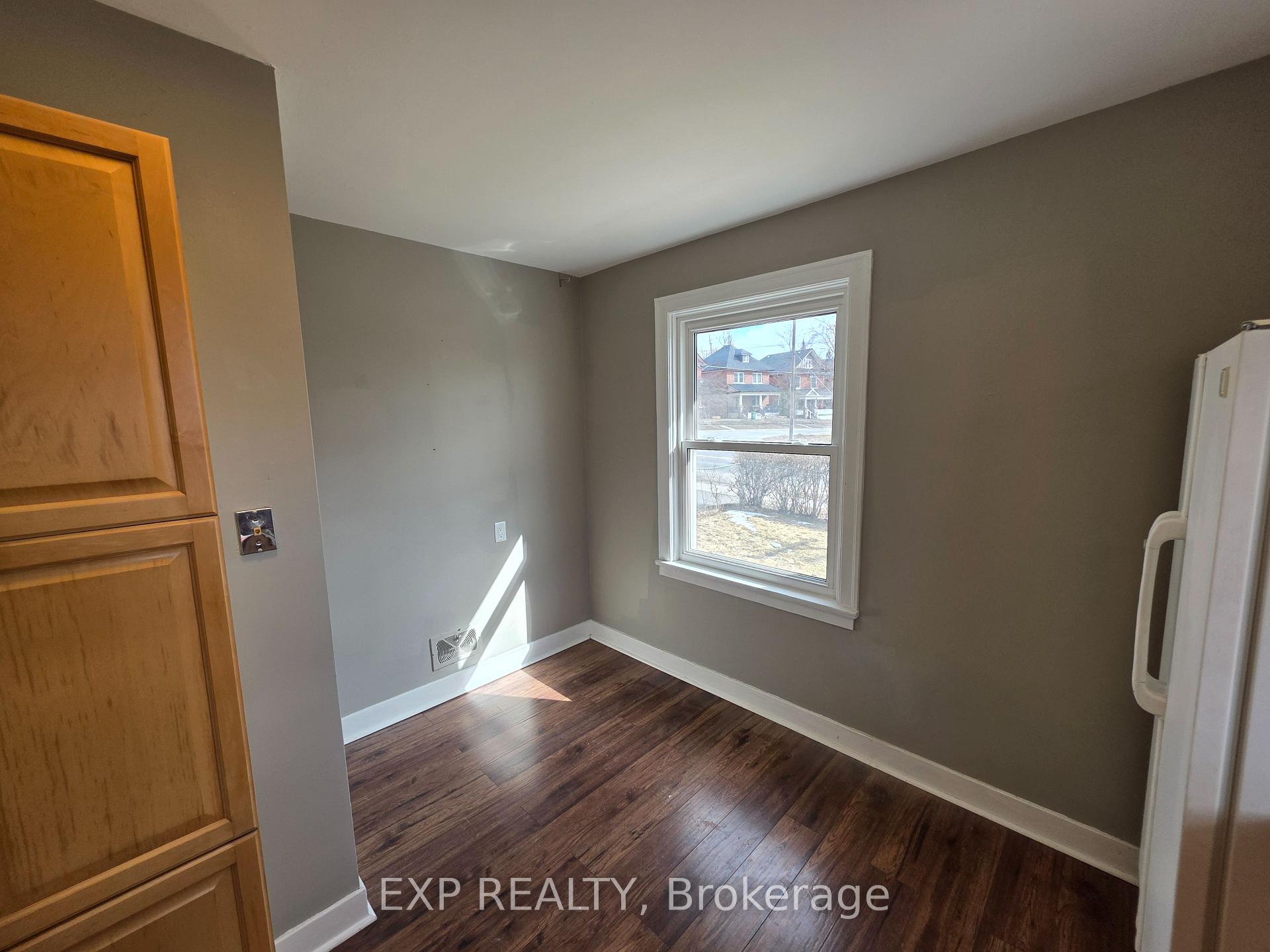 Photo 9 of 456 Cordach Crescent, Peterborough, Town Ward 3 — HOMEH