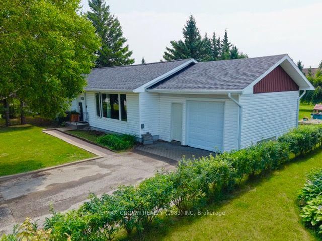 Photo 2 of 1305 Alexandra Street, Hearst — HOMEH