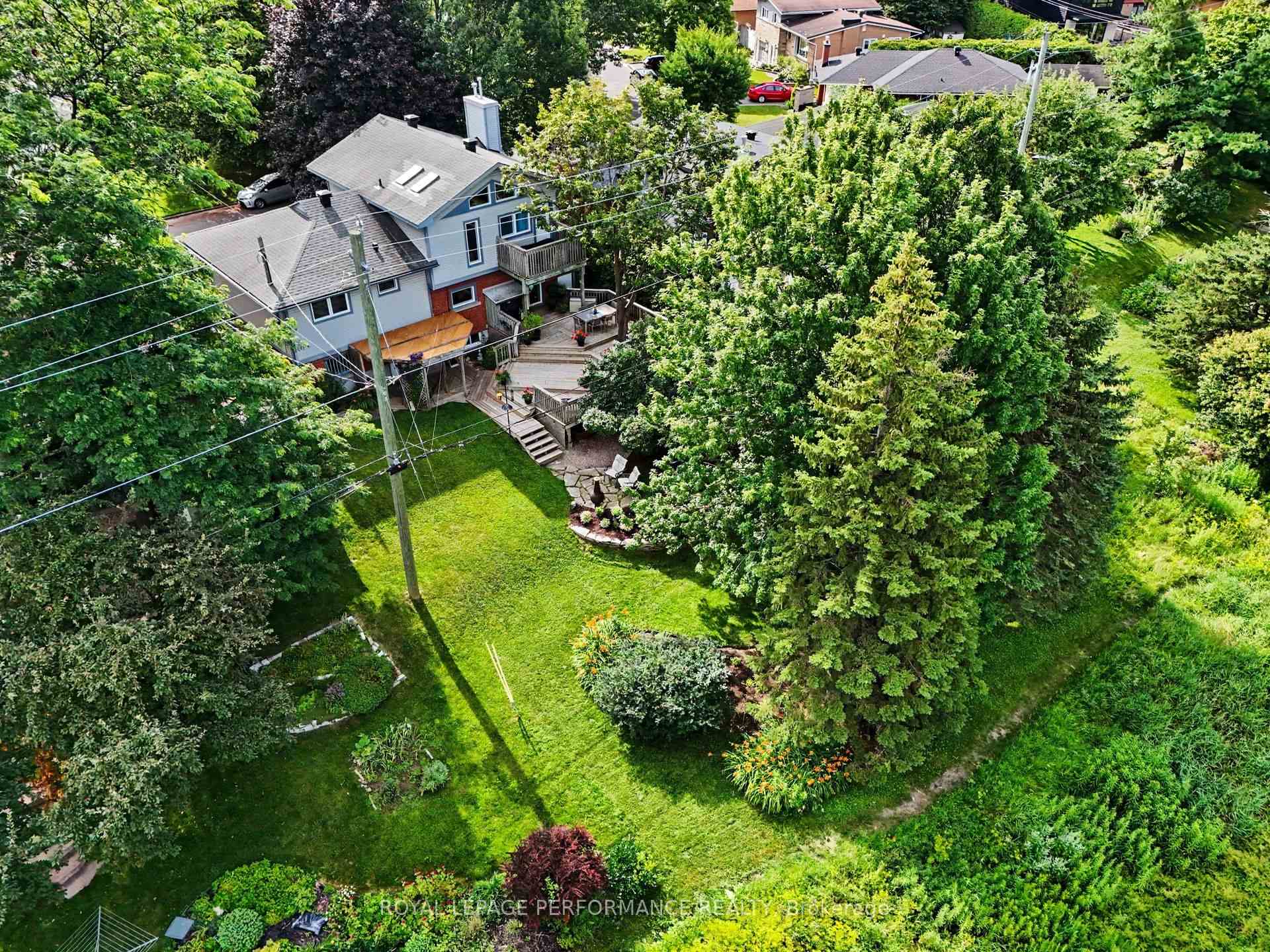 Photo 2 of 1208 Cline Crescent, Ottawa, Bel Air Heights — HOMEH