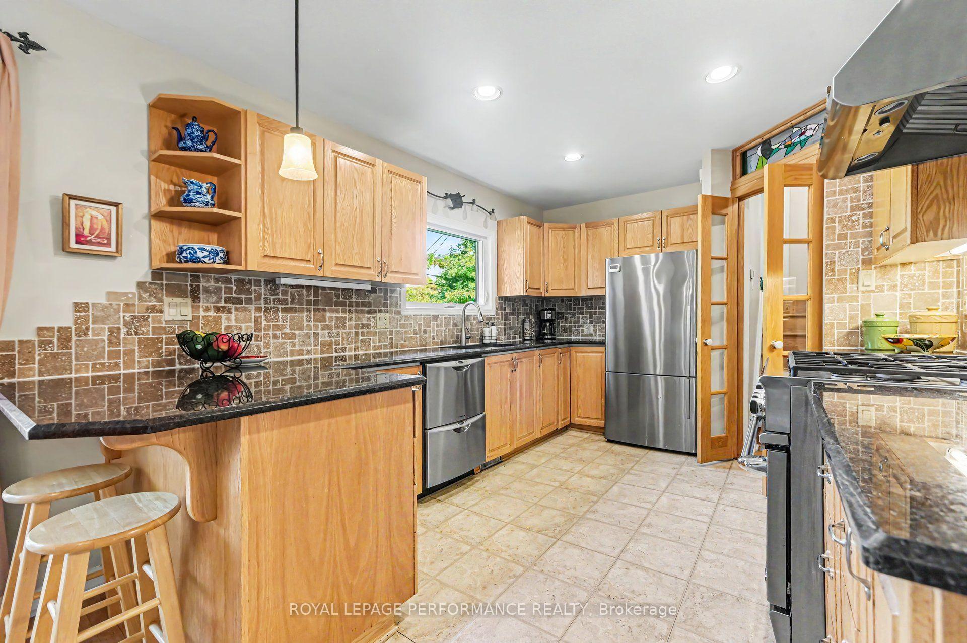 Photo 11 of 1208 Cline Crescent, Ottawa, Bel Air Heights — HOMEH