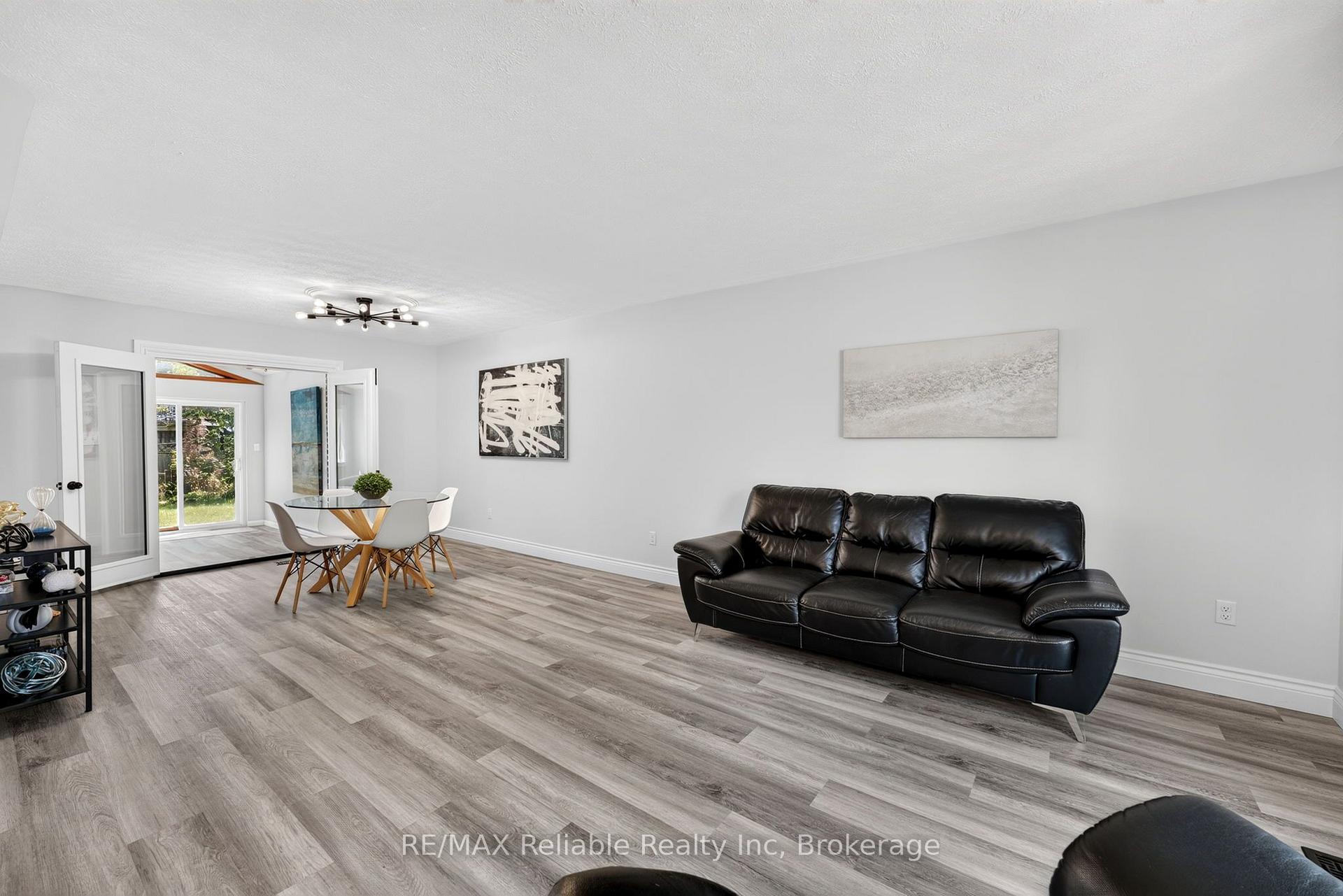 Photo 9 of 17 Suncoast Drive W, Goderich, Goderich (Town) — HOMEH