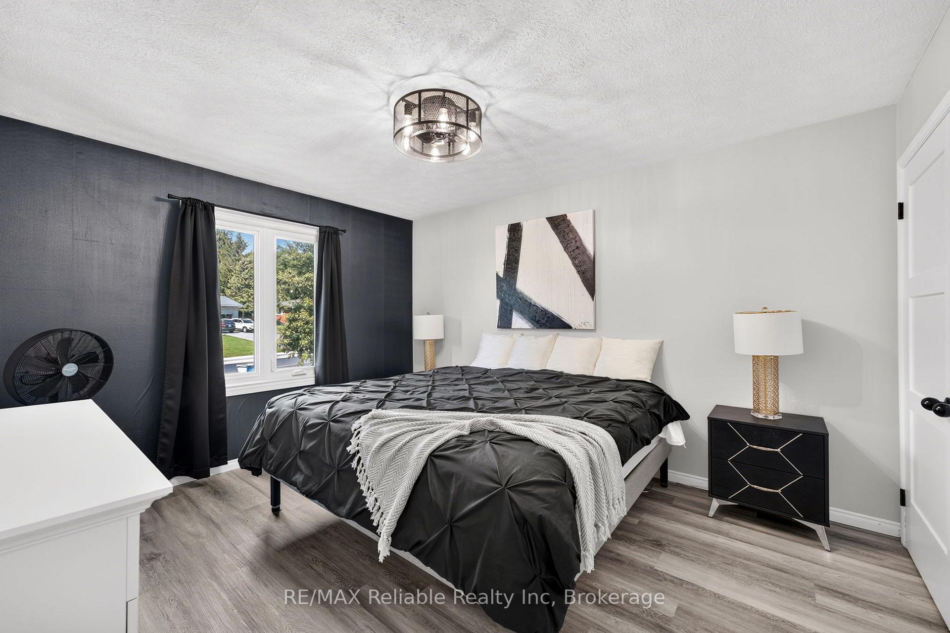 Photo 23 of 17 Suncoast Drive W, Goderich, Goderich (Town) — HOMEH