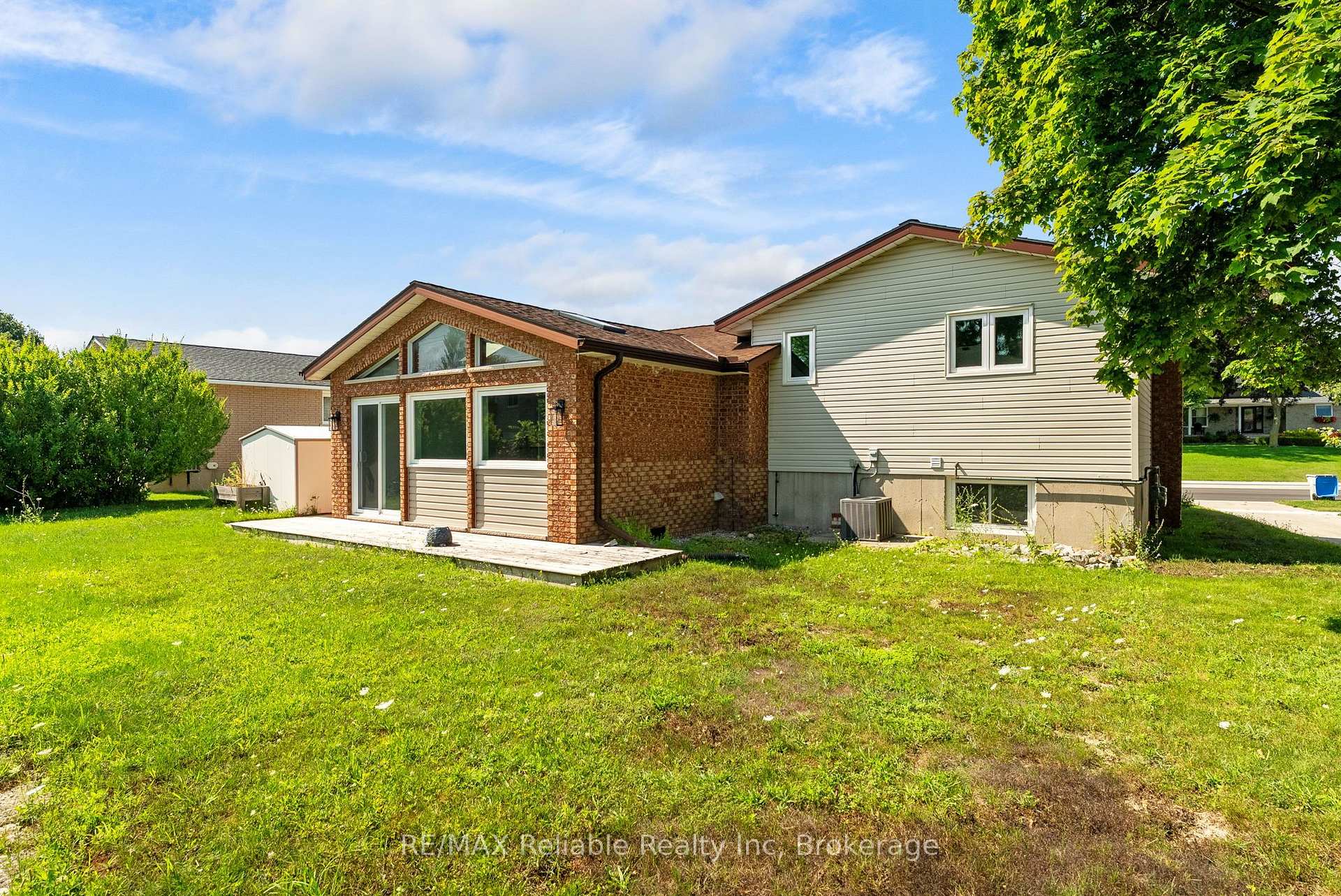 Photo 40 of 17 Suncoast Drive W, Goderich, Goderich (Town) — HOMEH